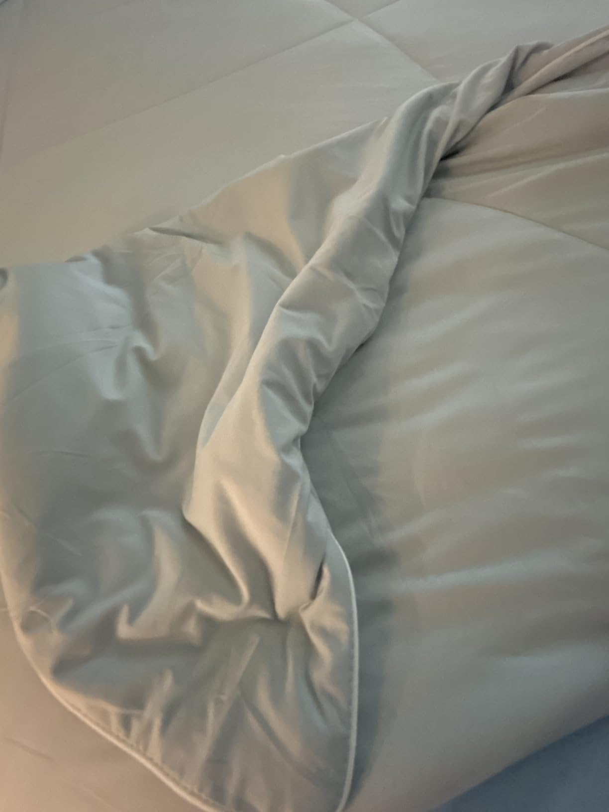 Cozy Bliss Cooling Comforter Queen Size, Cooling Blankets for Hot Sleepers and Night Sweats customer photo 2