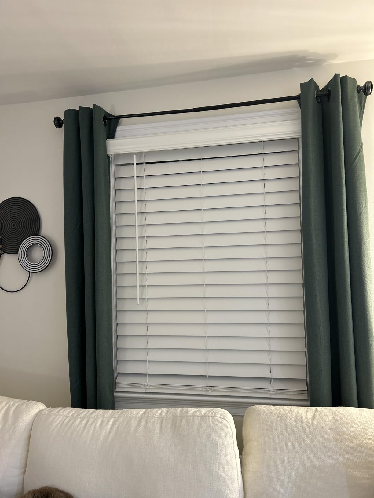 LOTUS & WINDOWARE 2.5-inch Cordless Faux Wood Blind, Plantation Style, 31