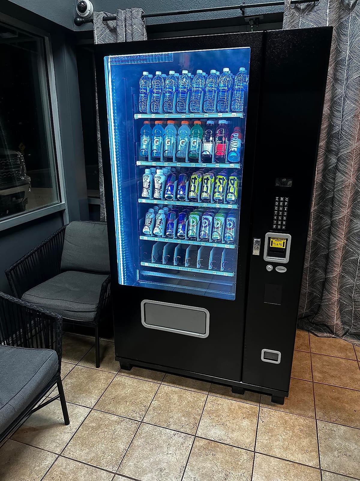 Refrigerated Beverage Vending Machine with Elevator Delivery Temp Control customer photo 1