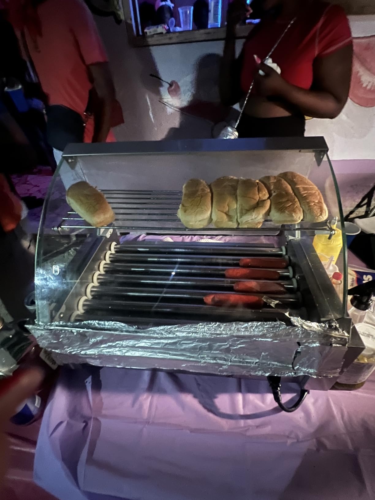 VEVOR Hot Dog Roller 7 Rollers 18 Hot Dogs Capacity 1050W Stainless Sausage Grill Cooker Machine with Dual Temp Control Glass Hood Acrylic Cover Bun Warmer Shelf Removable Oil Drip Tray, ETL Certified customer photo 1