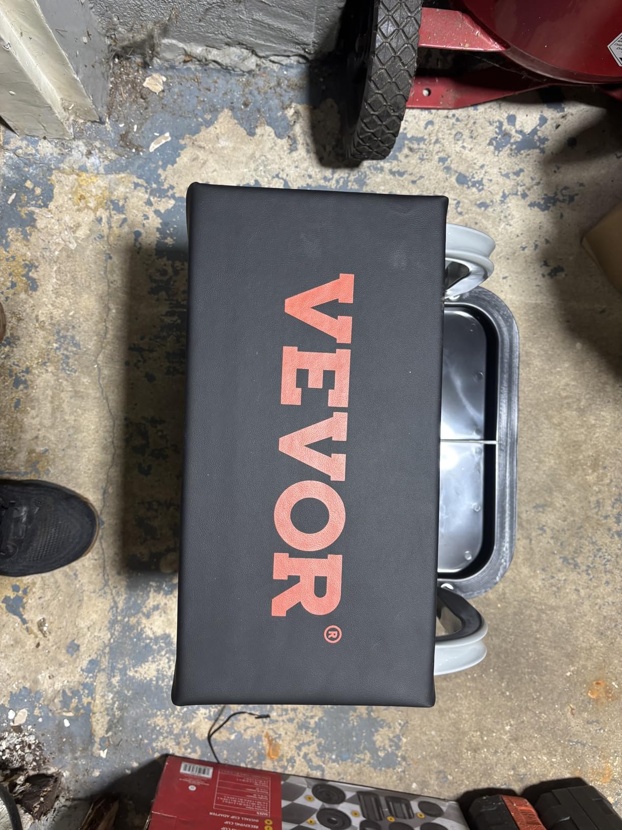 VEVOR Rolling Creeper Garage/Shop Seat, 250 LBS Capacity Padded Rolling Workshop Stool with Tool Tray Storage, Mechanic Stool for Garage, Shop, Auto Repair, Black customer photo 1