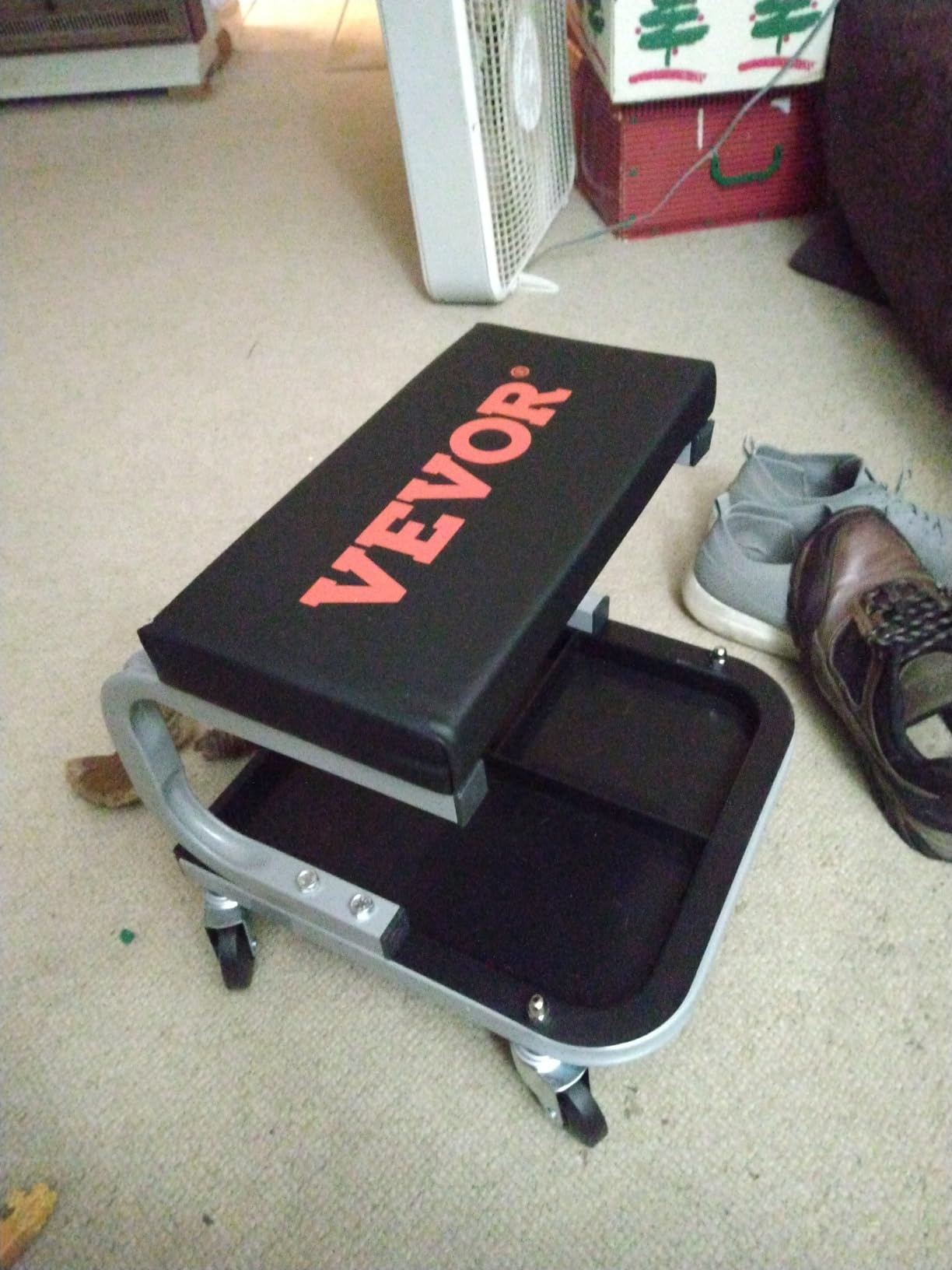 VEVOR Rolling Creeper Garage/Shop Seat, 250 LBS Capacity Padded Rolling Workshop Stool with Tool Tray Storage, Mechanic Stool for Garage, Shop, Auto Repair, Black customer photo 2
