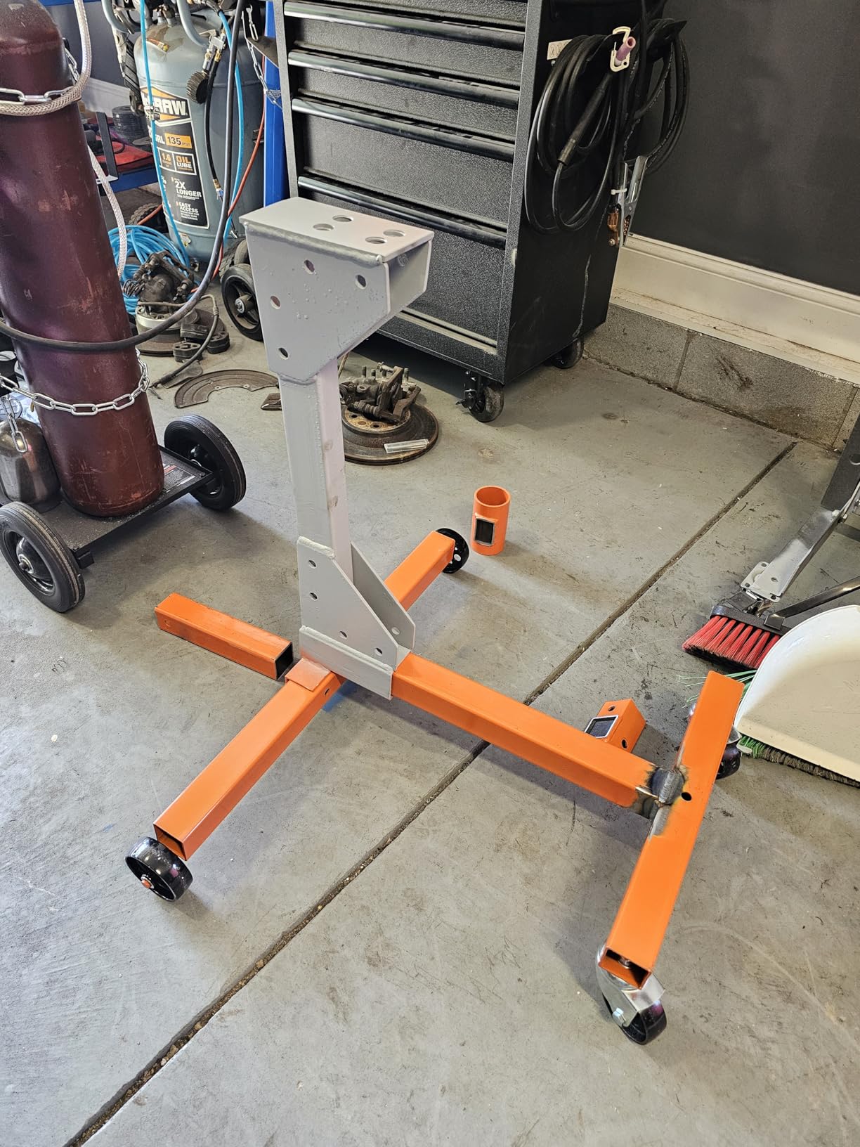 VEVOR Engine Stand, 750 lbs (3/8 Ton) Rotating Engine Motor Stand with 360 Degree Adjustable Head, Cast Iron Motor Hoist Dolly, 4-Caster, 4 Adjustable Arms customer photo 2