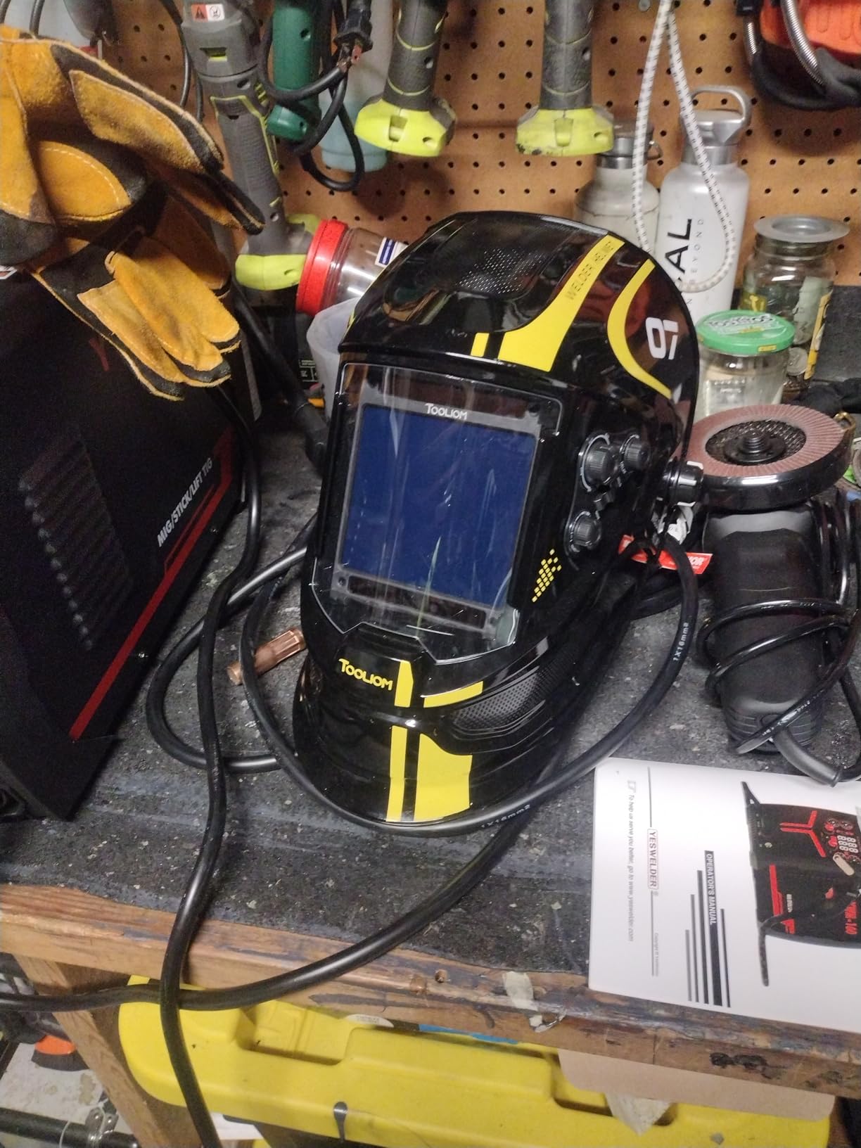 TOOLIOM Auto-Darkening True Color Welding Helmet with 3.94 x 3.66 View | 1/1/1/1 optics with DIN 3 light state, 1/30000s auto-darkening for Weld/cut/grind, 4 Arc Sensors customer photo 1