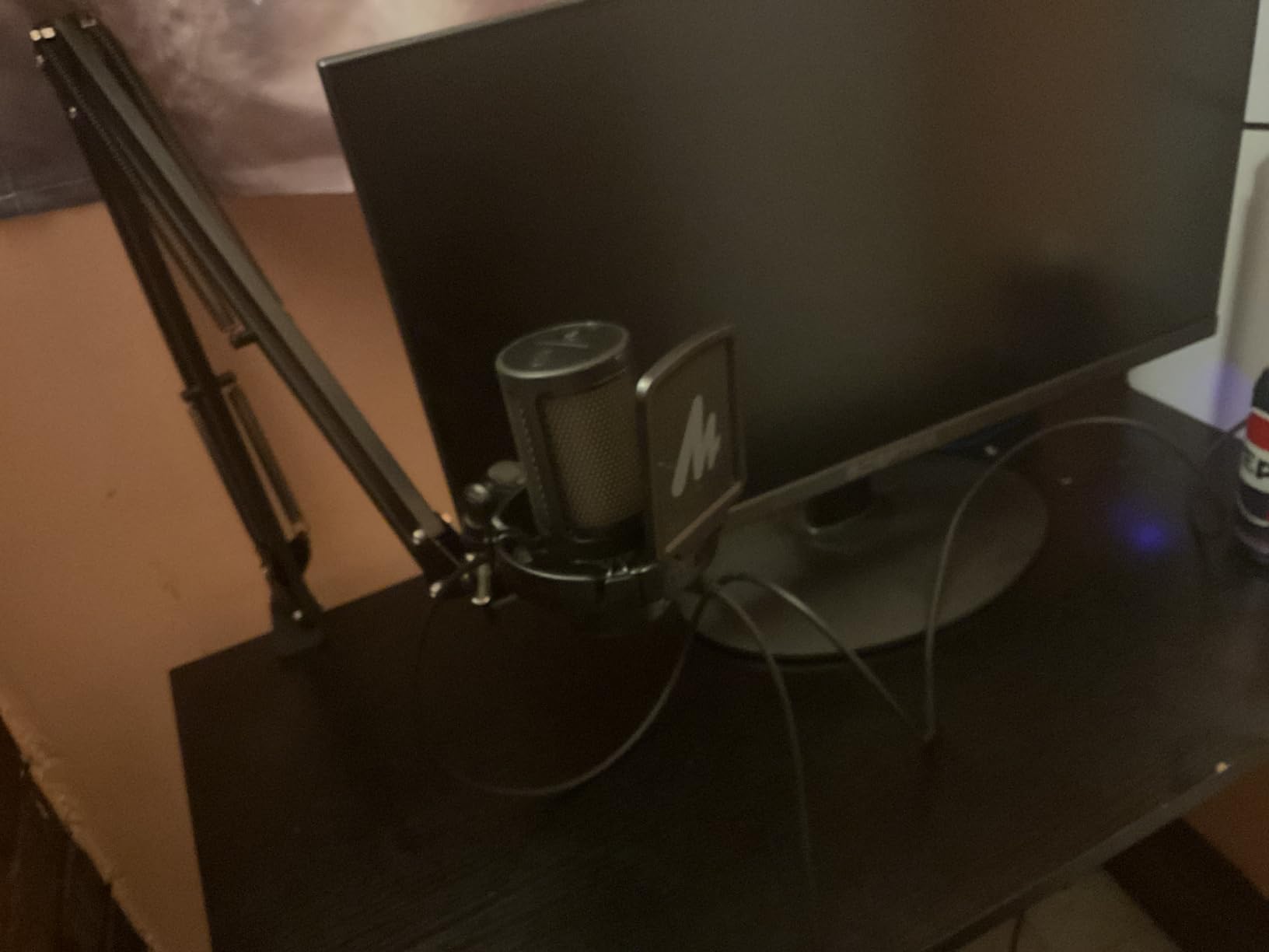 MAONO DGM20S USB Microphone for PC with Clear Voice & Noise Reduction | RGB Lighting, Tap-to-Mute, Gain Control, Monitoring and Boom Arm for Discord Gaming, Streaming, Content Creation, White customer photo 2