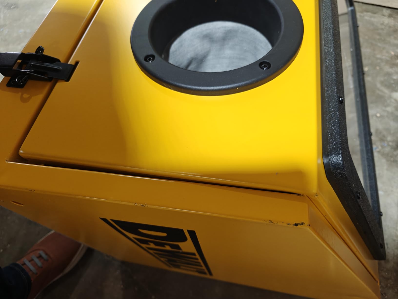 DEWALT Abrasive Blast Cabinet, Modular Standalone or Benchtop Sand Blasting Cabinet 20 CFM @ 90 PSI, Max Pressure 125 PSI (DXCM009-0370) customer photo 2