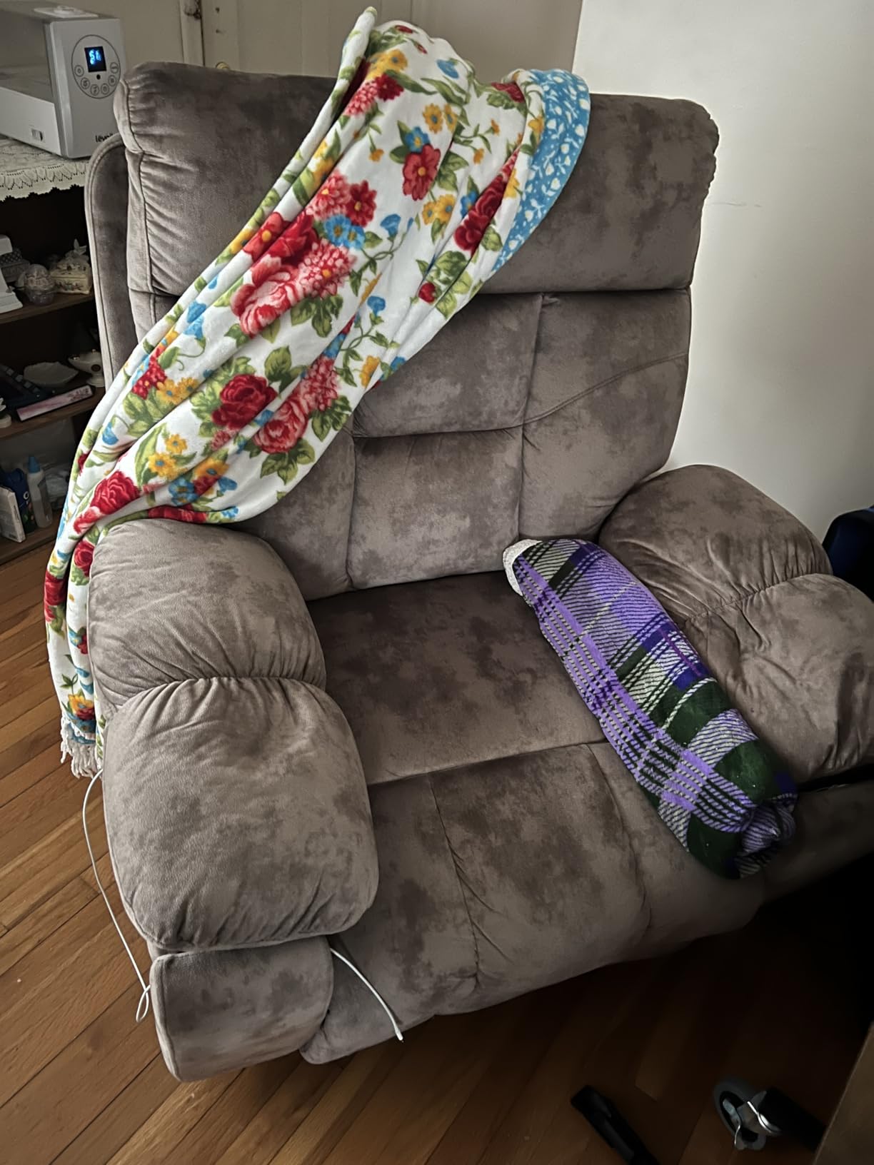 CANMOV Large Power Lift Recliner Chair with Massage and Heat for Elderly Big and Tall People, Overstuffed Wide Recliners with 2 Cup Holders, Side Pocket and USB Port, Camel customer photo 1