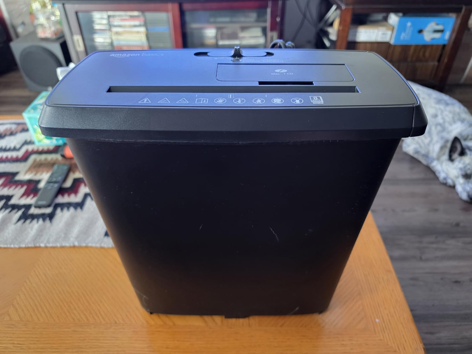 Amazon Basics 8-Sheet Strip Cut Paper Shredder for Home and Office, CD/Credit Card Shredder, 3.4 Gallon Bin, Black customer photo 2