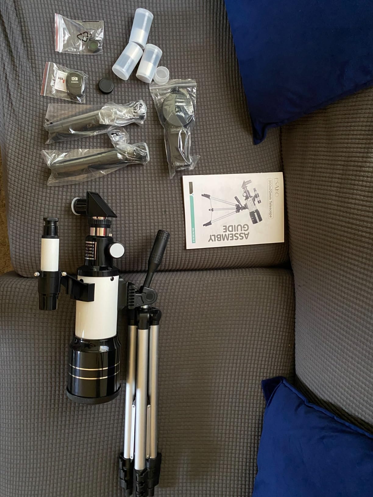 ESAKO Telescope for Kids & Beginners, 70mm Aperture Portable Telescopes with 3 Eyepieces, Height Adjustable Tripod & Phone Adapter & Remote Control Gift for Christmas customer photo 2