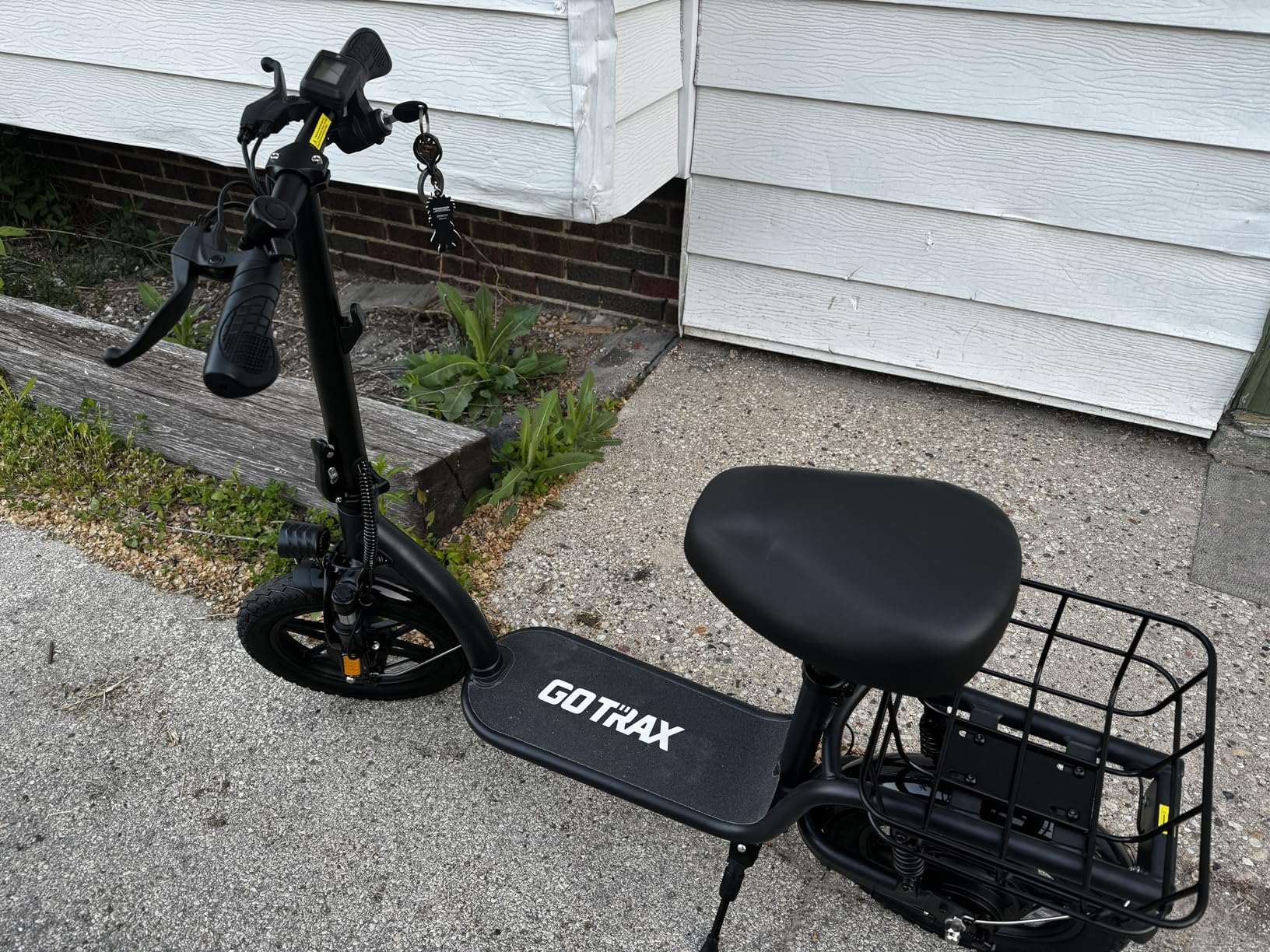 Gotrax Adult Electric Scooter with Seat, Max 19-25miles Range, 15.5-20mph Power by 350W-500W Motor, All-Terrain Tire & Wider Deck & Soft Cushioning Seat with Carry Basket customer photo 1