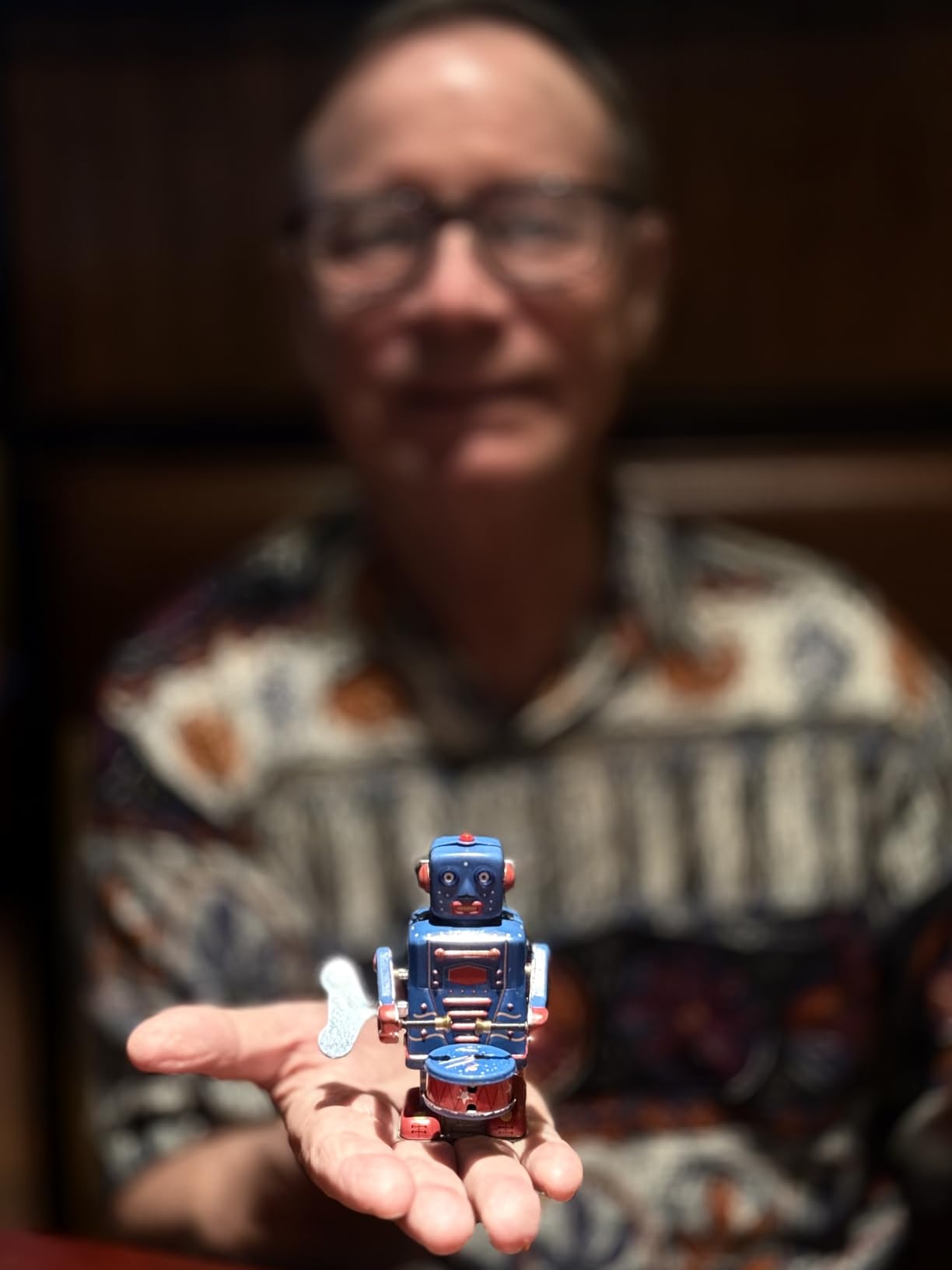 Clockwork Tin Robot Toy Desk Decor Blue | Clockwork drumming action, retro collectible, for home office decor & gifting, tin material, 3.74 x 2.16 x 2.16in customer photo 1