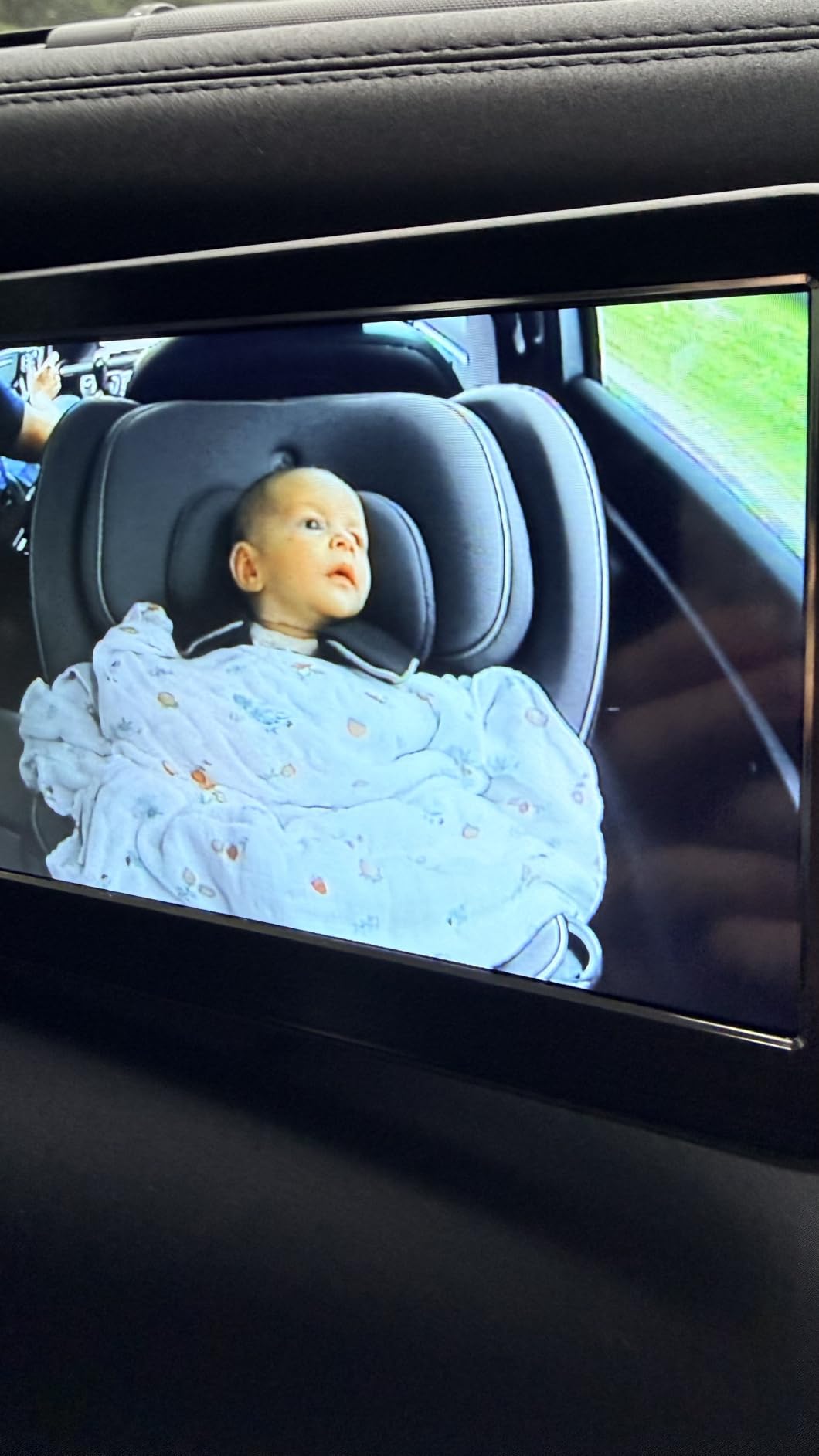 DoHonest Baby Car Camera 7-Inch: USB Plug-Play Easy Setup, 150° View customer photo 1
