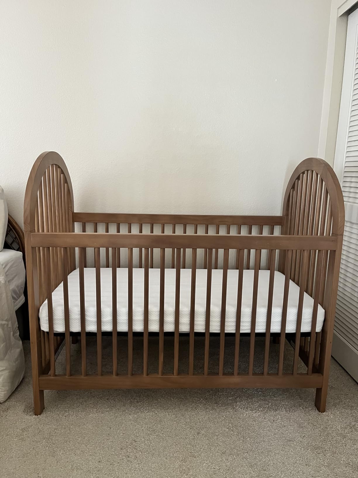 Soho Baby Everlee Convertible Island Crib, Honey Wood customer photo 2