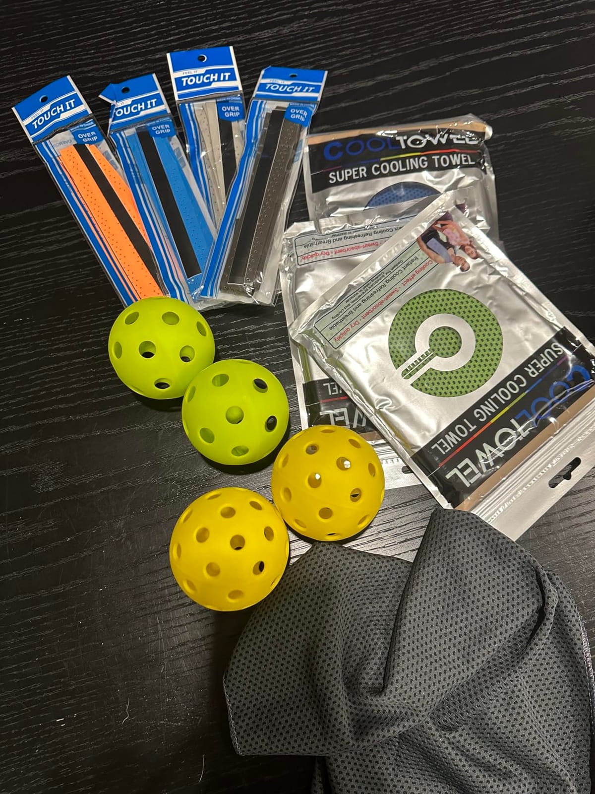 Pickleball Paddles, Lightweight Pickleball Paddles Set of 4, 4 Pickleball Balls, 4 Cooling Towels & Bag, Premium Pickleball Rackets for Beginners & Pros customer photo 1