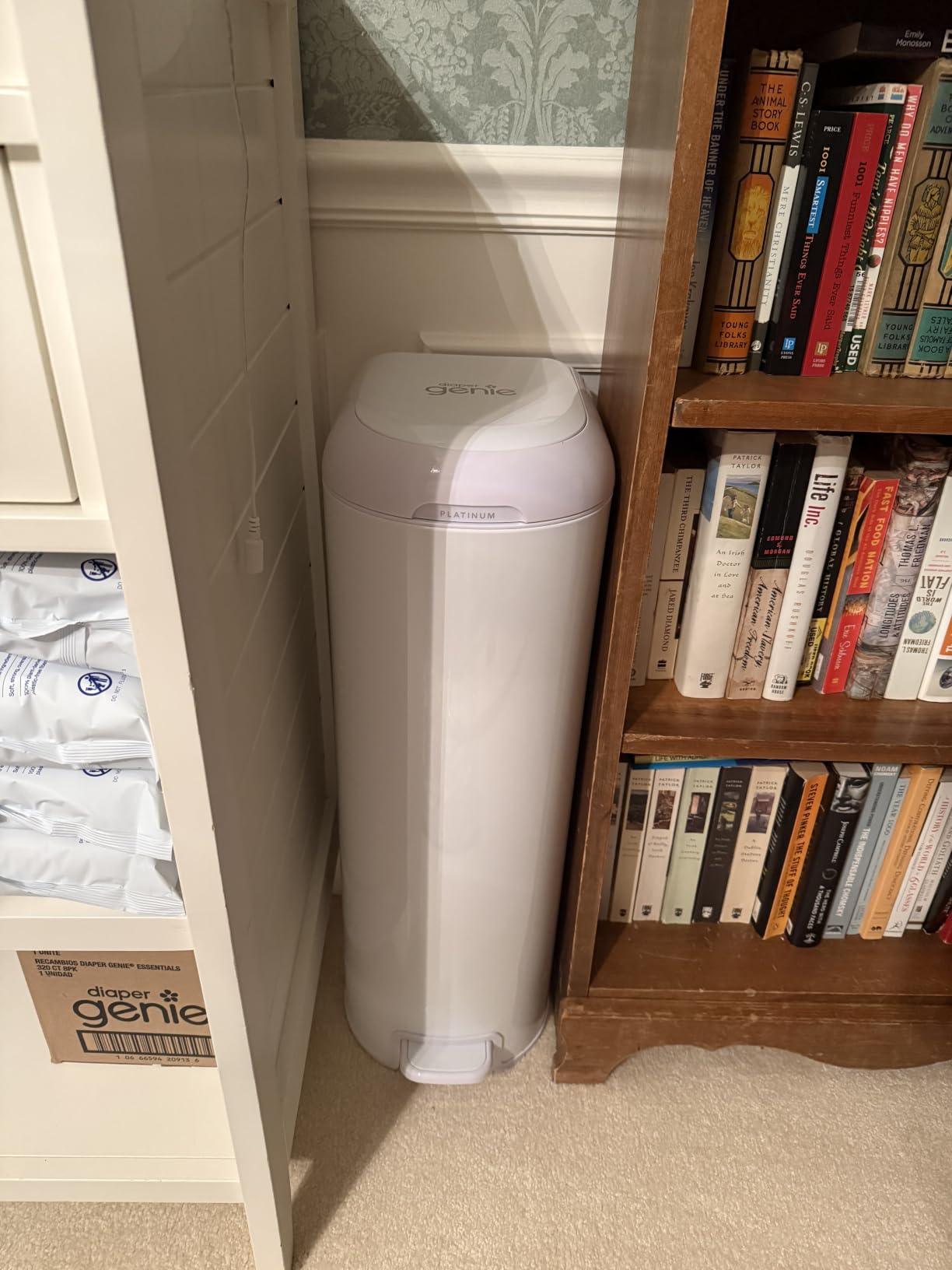 Diaper Genie Platinum Pail | Hands-free odour-locking diaper pail (white) includes Easy Roll tear-off bags holding up to 846 newborn diapers. customer photo 2