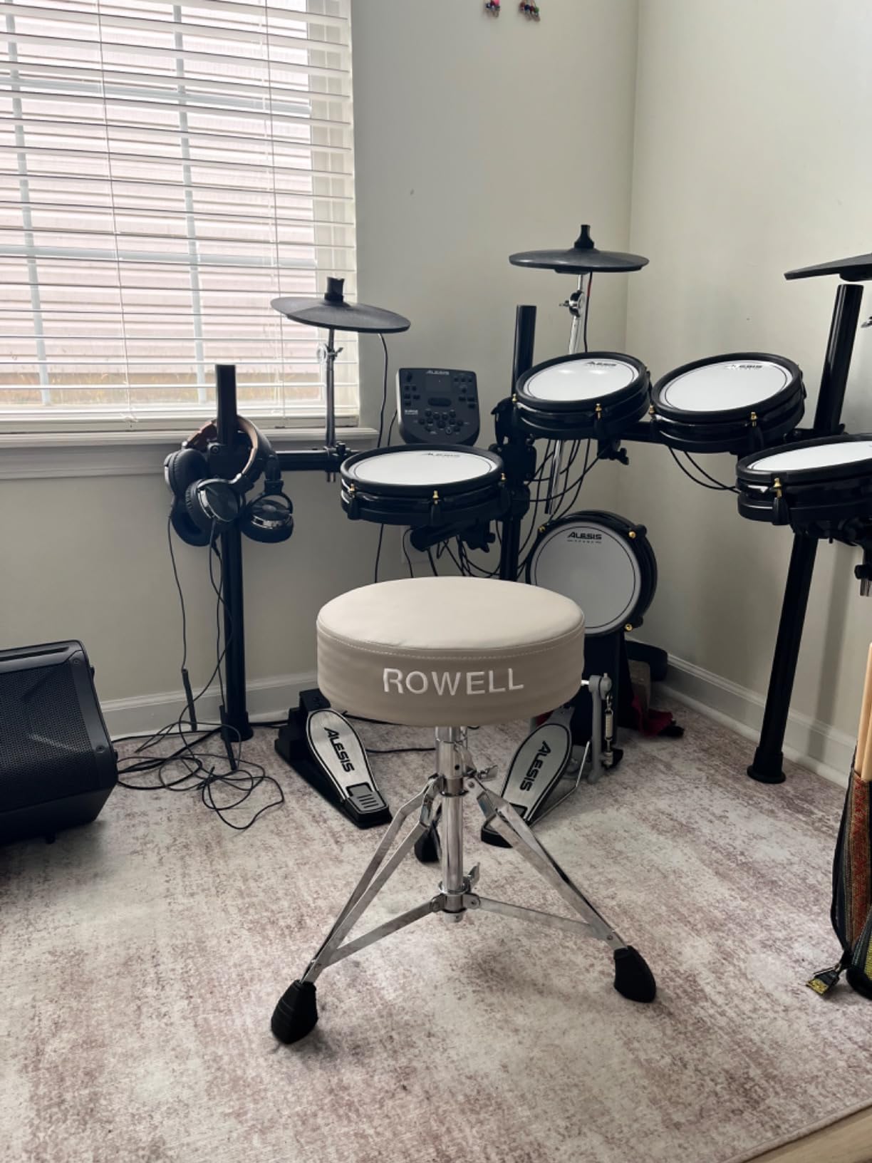 ROWELL Adjustable Drum Throne - Lightweight & Comfortable, Thick-Padded Seat, Supports Up to 330Lb, Ideal for Kids & Adults (White) customer photo 1
