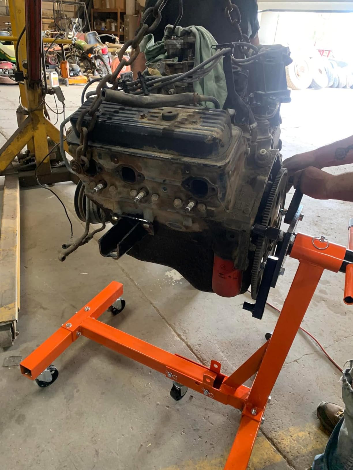 VEVOR Engine Stand 1500 LBS Capacity 360° Rotating Head with 5 Casters, Heavy Duty Steel Motor Stand with 4 Adjustable Arms customer photo 1