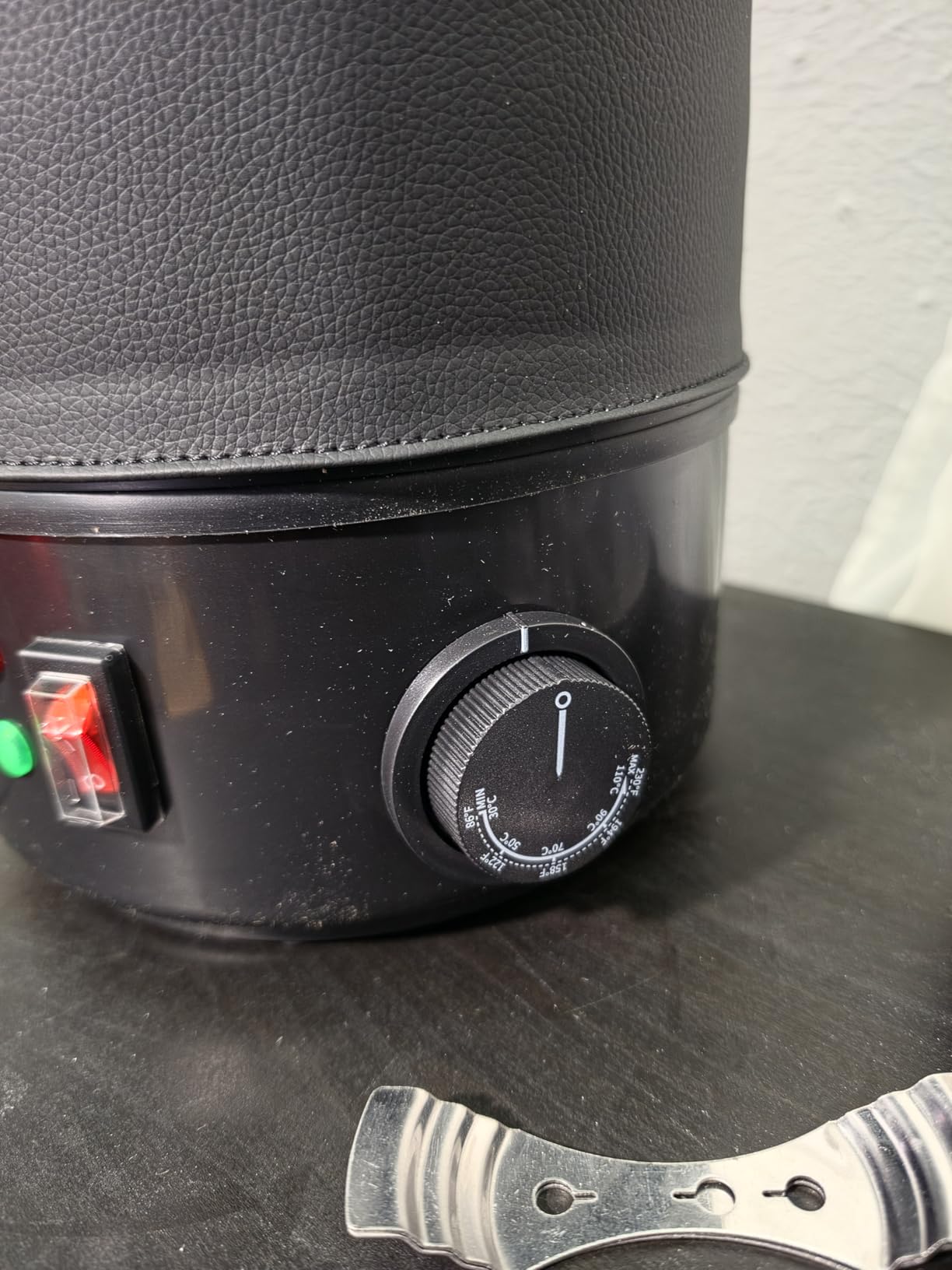 VEVOR 20Lbs Wax Melter for Candle Making, 10 L Extra Large Electric Wax Melting Pot, with Easy Pour Spout and 5-Level Temp Control customer photo 1