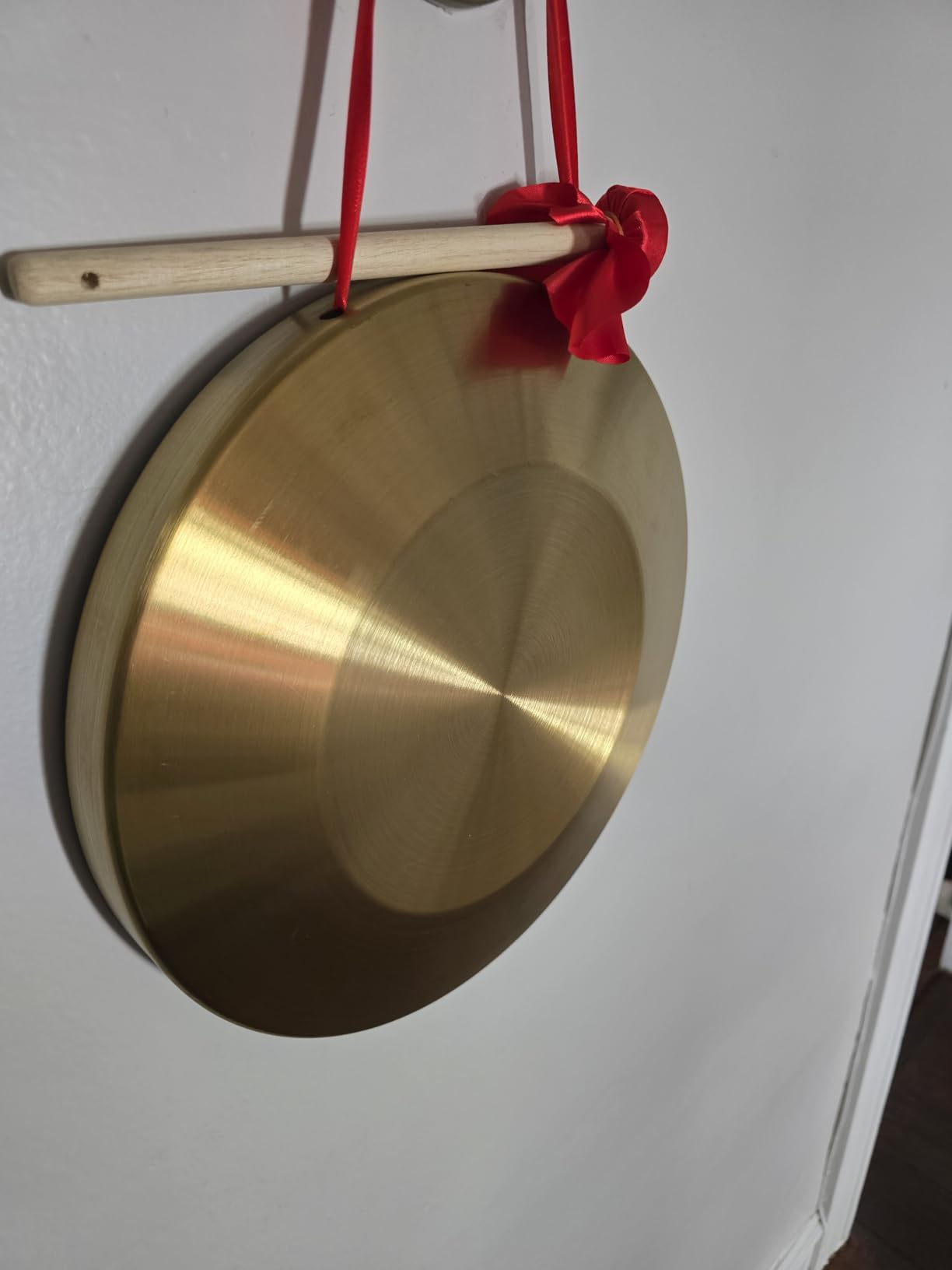 ZEAYEA 12.6 inch Gong Instrument, Chinese Traditional Percussion Instrument Copper Gong with Beater and Red Hanging Ribbon for Celebration, Party, Festivals customer photo 2