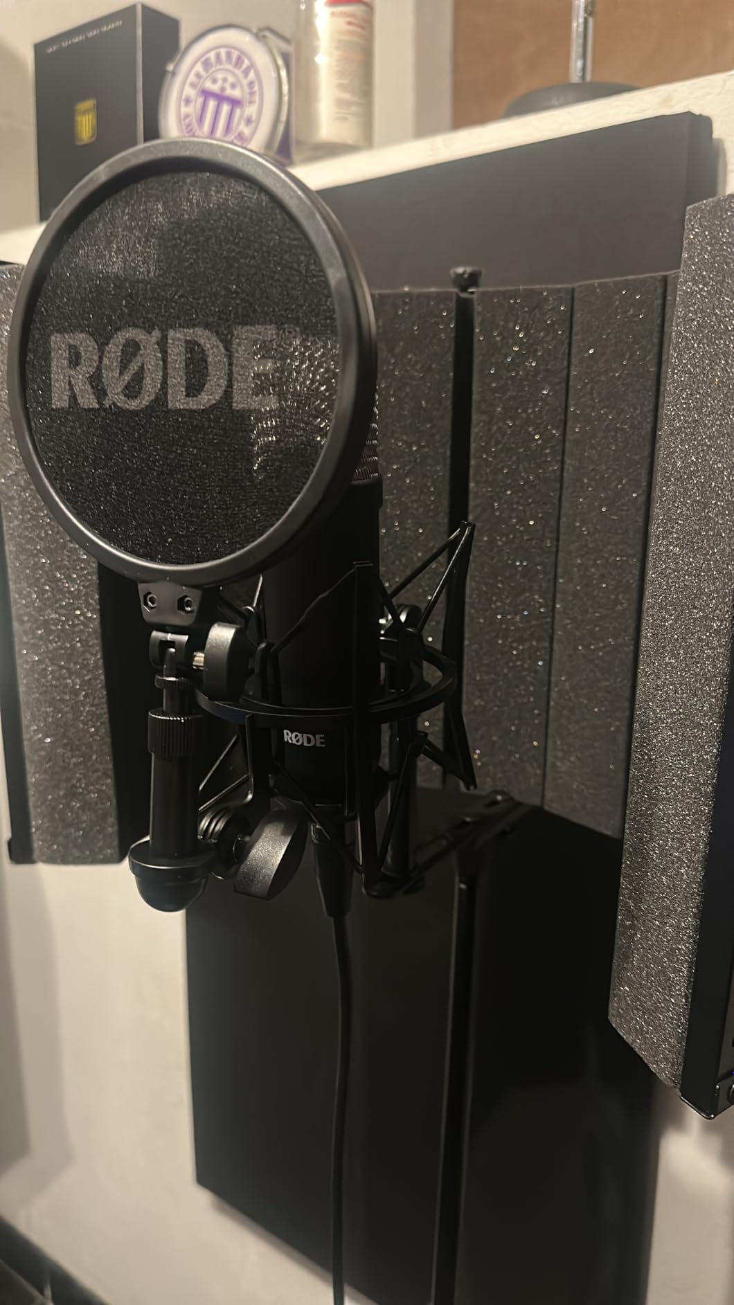RØDE NT1 Signature Series Large-Diaphragm Condenser Microphone with Shock Mount, Pop Filter and XLR Cable customer photo 2