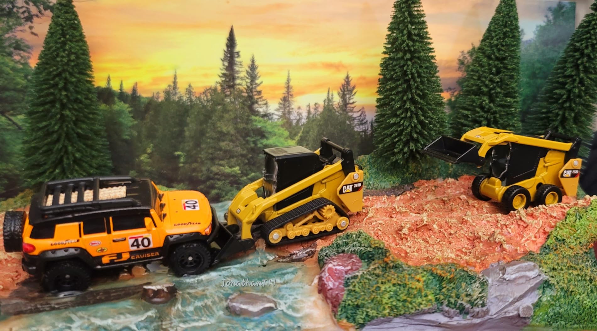 Diecast Masters 1:64 Cat 272D2 Skid Steer Loader 297D2 Compact Track Loader customer photo 2