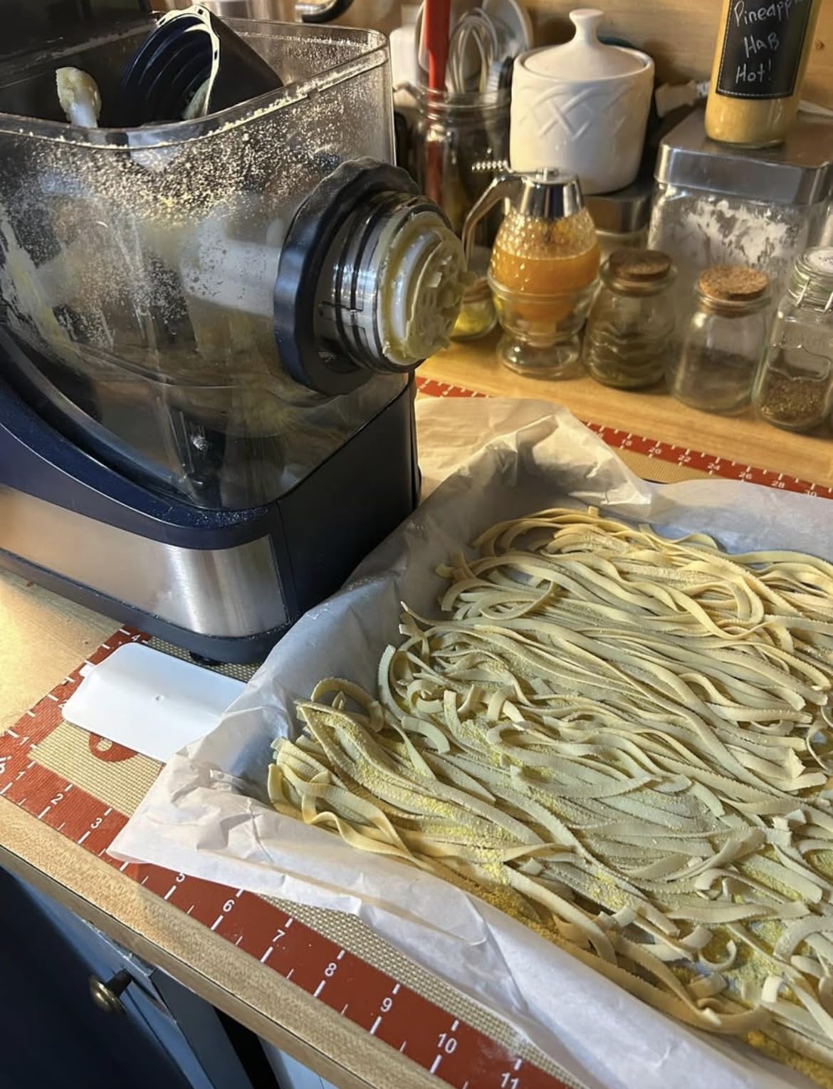 VEVOR Electric Pasta Maker, 150W Automatic Noodle Maker Machine with 8 Pasta Shapes, 4 Intelligent Modes, 500g Flour Capacity Pasta Maker Machine with Measuring Cups, Cleaning Brush for Home Kitchen customer photo 2