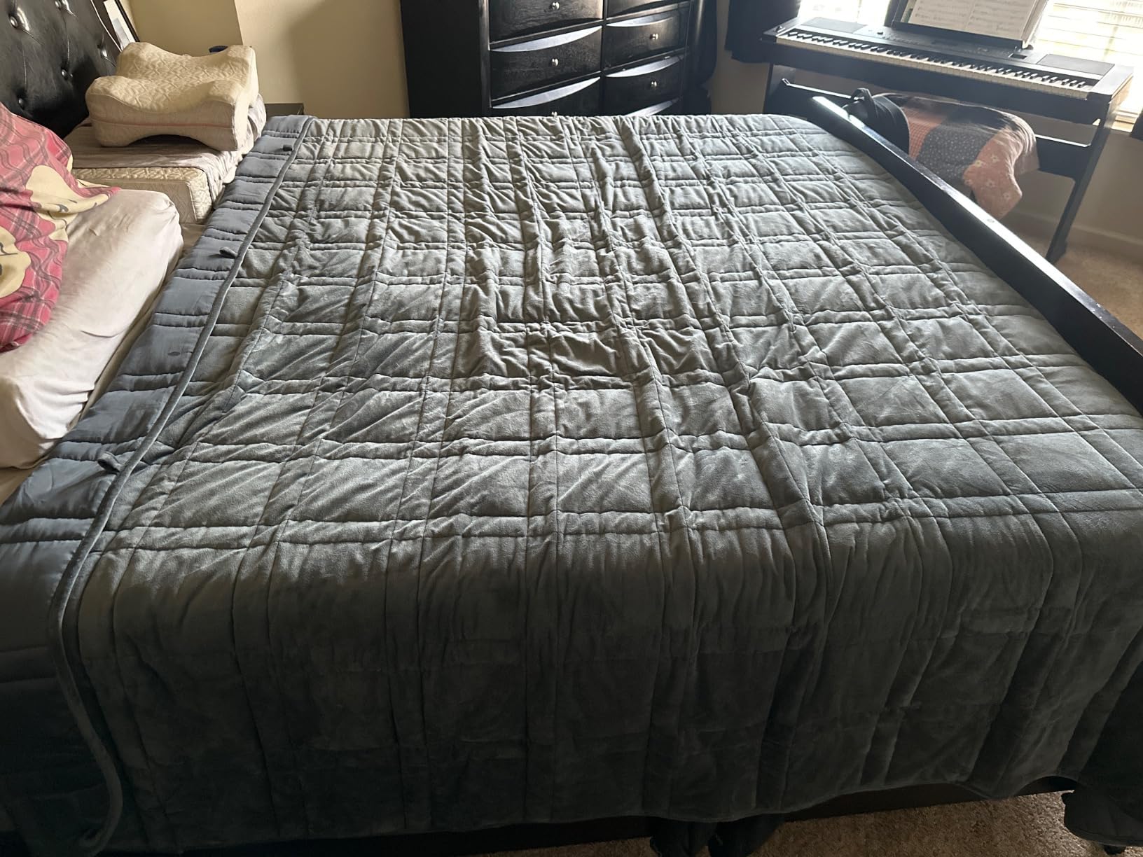 King Size Weighted Blanket 45lb(88''x104'', Dual-Sided), Cozy Warm Velvet & Cooling Tencel Fabric Reversible King Weighted Blanket for Adults & Couples All Season Use - Carry Bag Included, Dark Grey customer photo 2