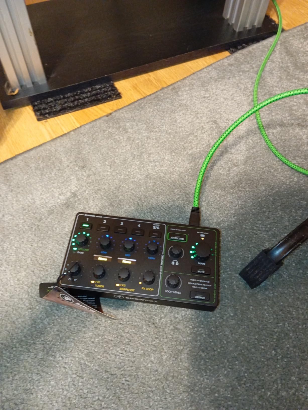 Mackie ShowBox Battery-Powered All-in-One Live Performance Rig with Breakaway Controller, 6-Channel Mixer, 400W Amp, Portable PA System, FX, SD Card, Bluetooth and USB-C Interface customer photo 2