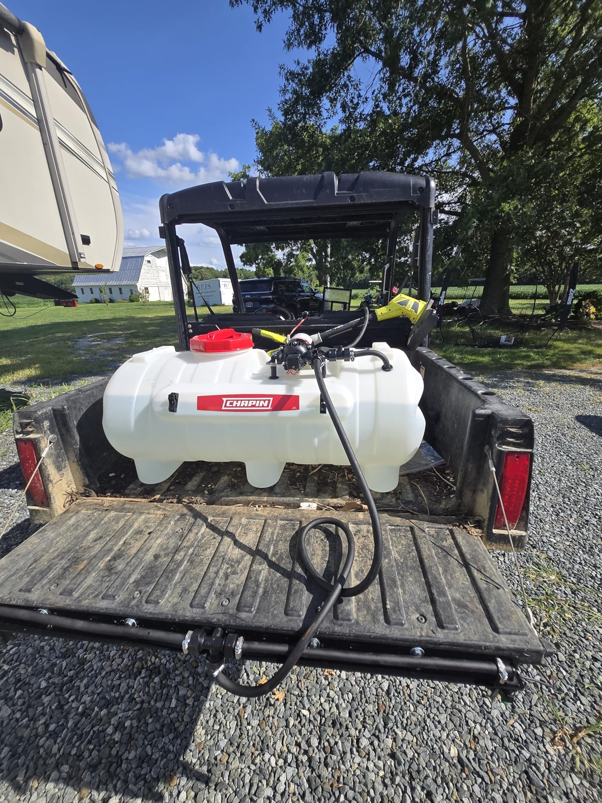 Chapin 97214: Made in The USA 25-Gallon 2.5GPM/12V EZ Mount Deluxe Multi-Purpose ATV/UTV Tank Sprayer for Lawn & Garden, Farm & Acreage, Fertilizers, Weed Control, with 2-Nozzle Spray Boom Attachment customer photo 2
