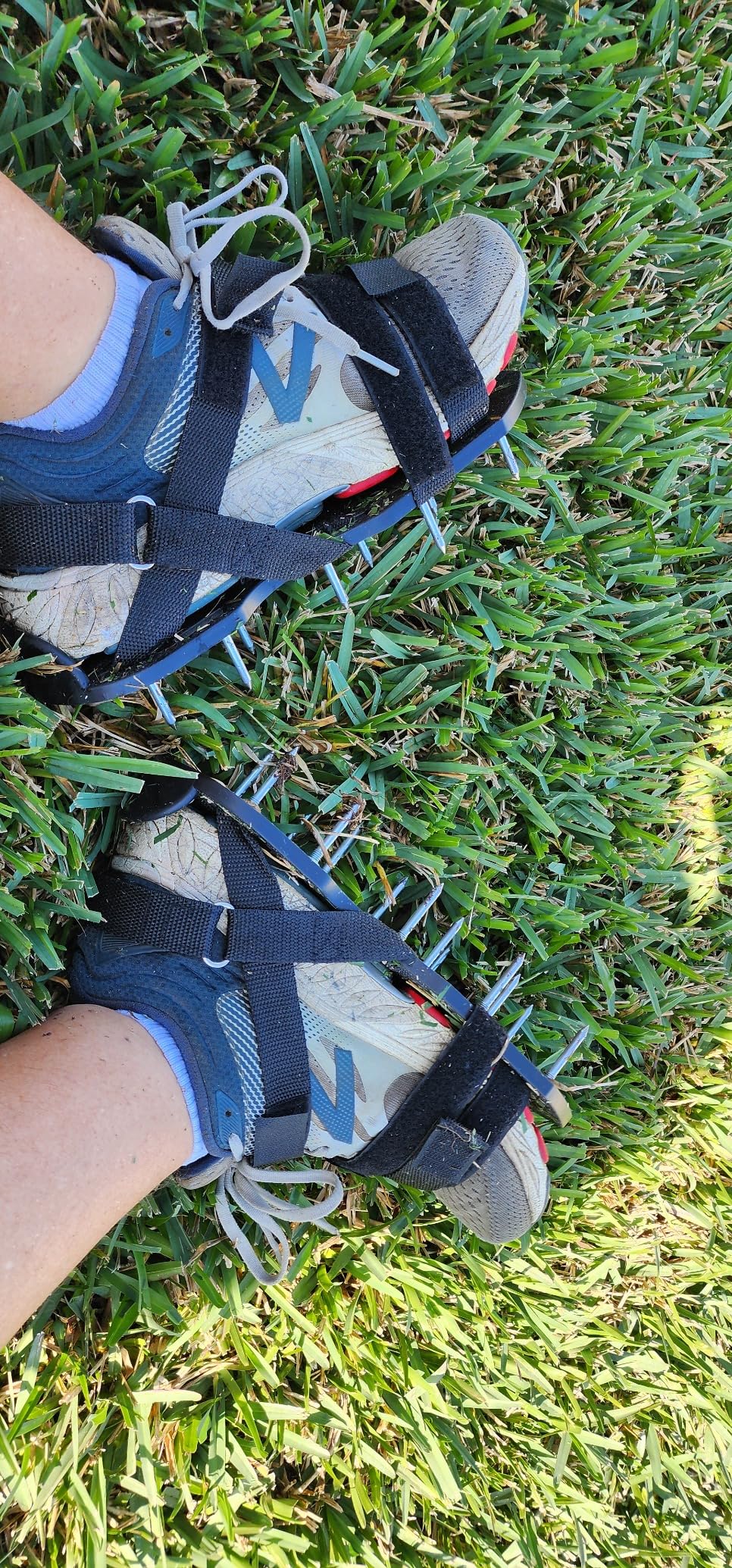 Lawn Aerator Shoes Pre-Assembled, Heavy Duty Lawn Spike Shoes with Adjustable Straps, Soil Aerating Tool for Yard Patio Garden with Cleaning Shovel Black customer photo 2