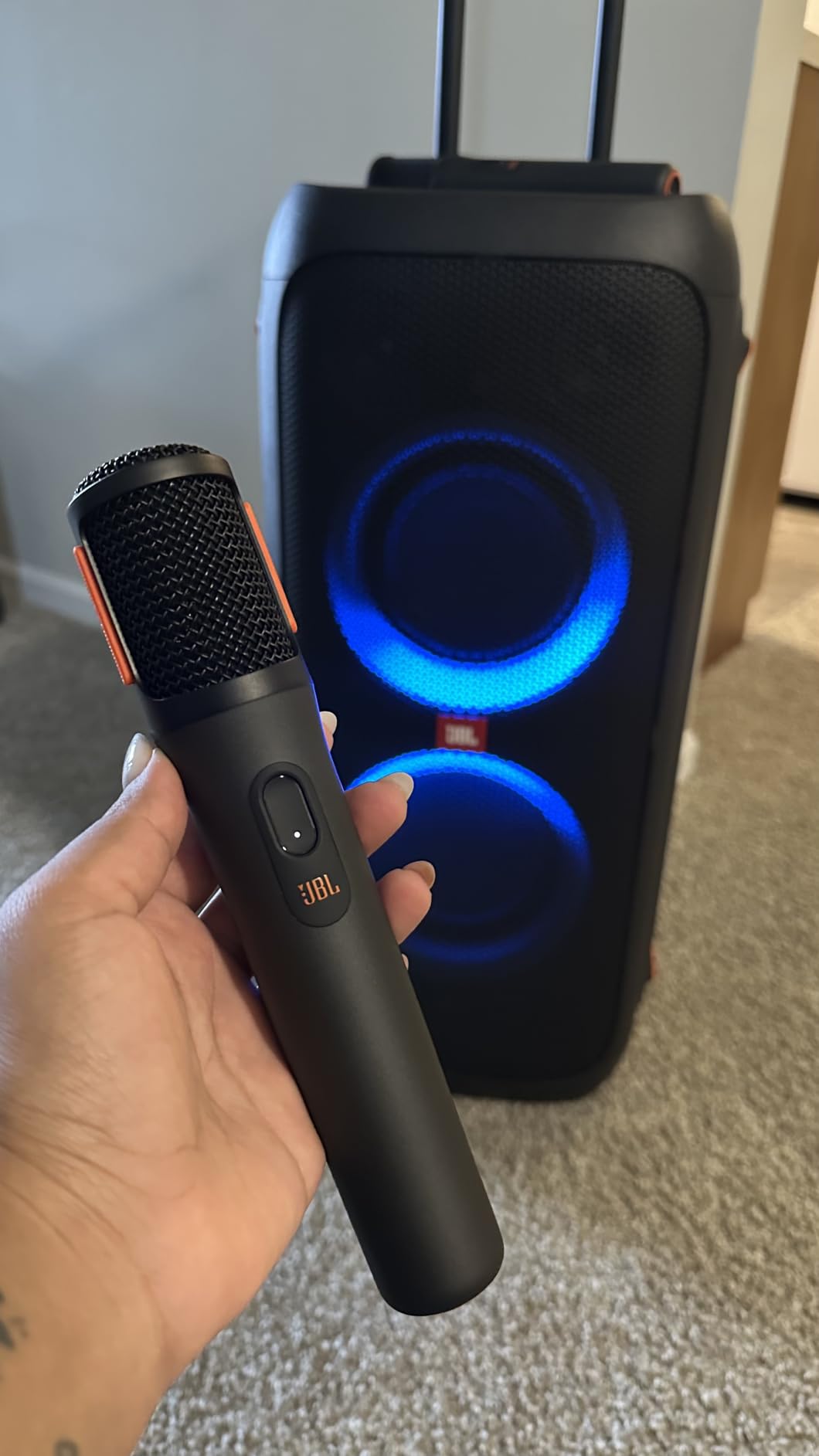 JBL PartyBox Wireless Mic - 2X Digital Wireless Microphones, Rechargeable Battery (20hrs - 700mAh), Clear Voice, Crisp Sound, Stable 2.4GHz Connection, Compatible with All PartyBox Speakers (Black) customer photo 2