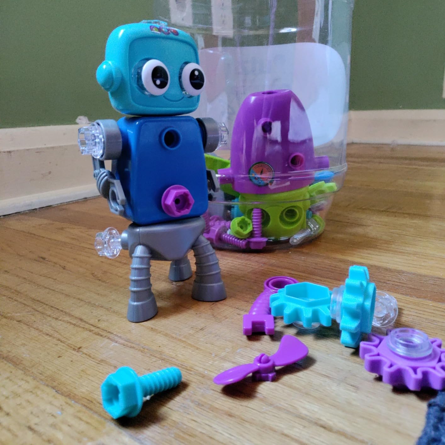 Educational Insights Design & Drill Robot Workshop - Construction Toys & Tools for Kids, Robot Toy Building Sets, Kids' Tool Set with Real Electric Drill Toy, Take Apart STEM Set, Gifts for Ages 3+ customer photo 1