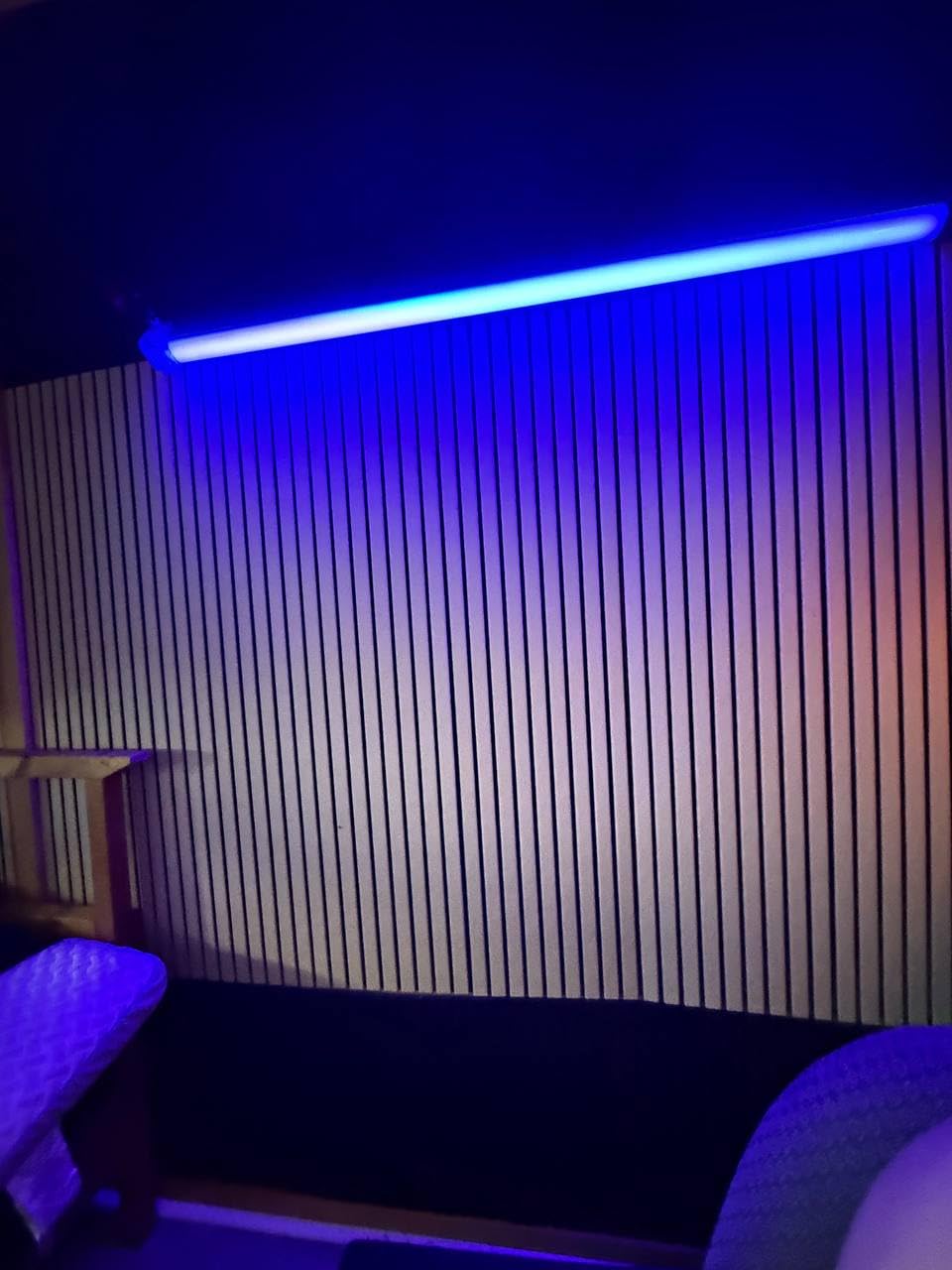 NEEWER TL120C RGB Tube Light, 42W Full Color RGBWW Photography LED Video Light Wand Stick with APP/2.4G/DMX Control, 7 Pixel Effects/18 Scenes, 2500K-10000K CRI97+ TLCI98+, 6000mAh Battery customer photo 2
