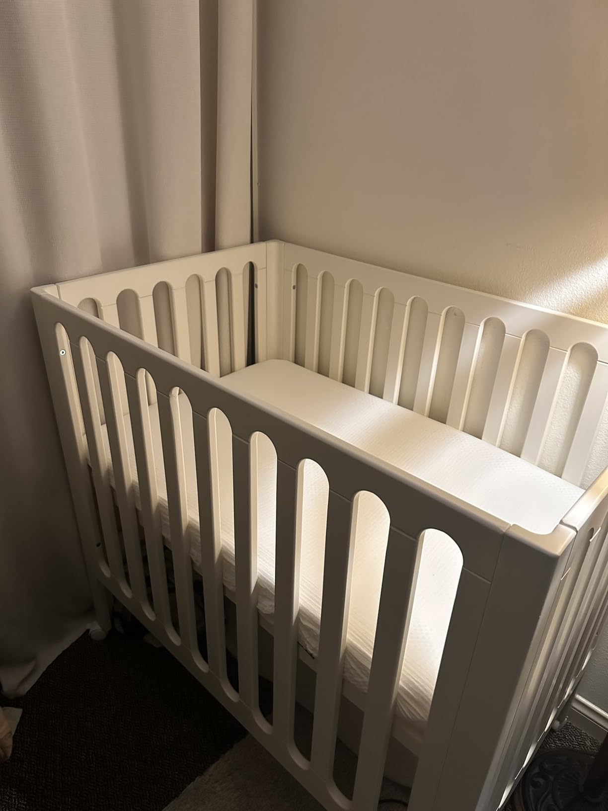 Newton Baby Galileo Mini Crib White, Mattress Included | Mini Crib, Solid Beech Wood, Wheels, Adjustable Mattress Height, Mini Crib Mattress Included customer photo 2