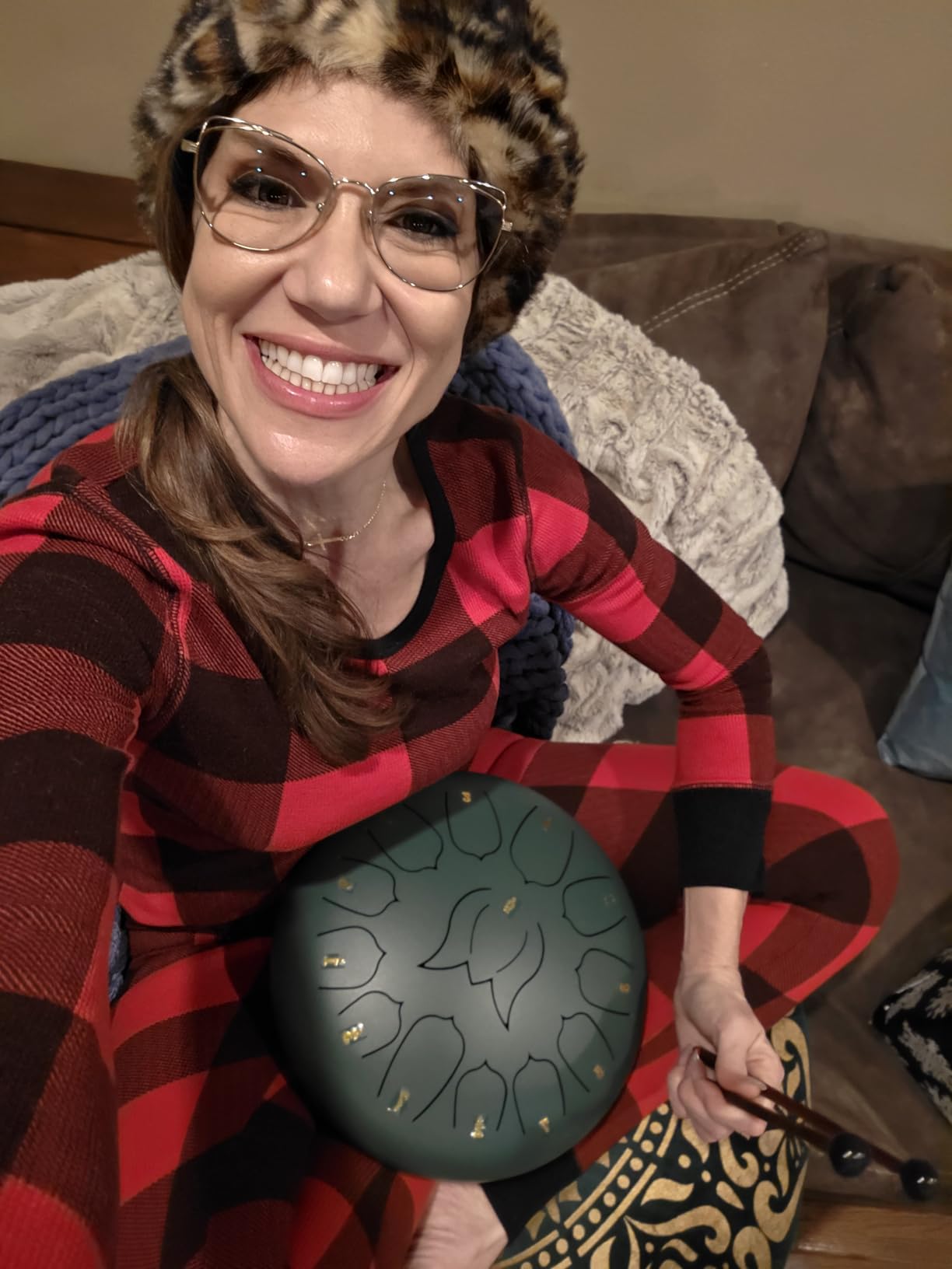 CAHAYA Steel Tongue Drum 12-Inch: 13 Notes Steel Percussion Hand Drum with Music Score Drum Mallets Finger Paddles and Carry Bag for Meditation Entertainment Musical Education Sage Green CY00374-1 customer photo 1