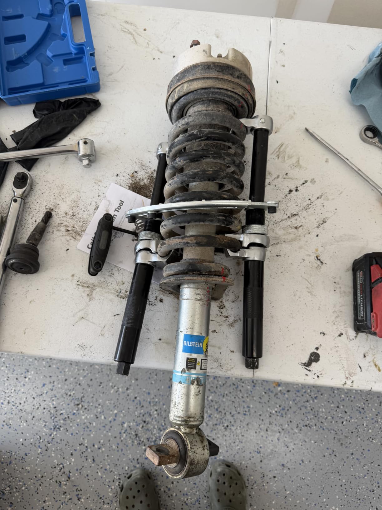 OMT Hydraulic Strut Spring Compressor with 1 Ton Rated Compression Force | 4.5 Ton Hydraulic Jack Capacity, Strut and Spring Compressor Tool with 4 Spring Clasps for Cars Trucks SUVs customer photo 1