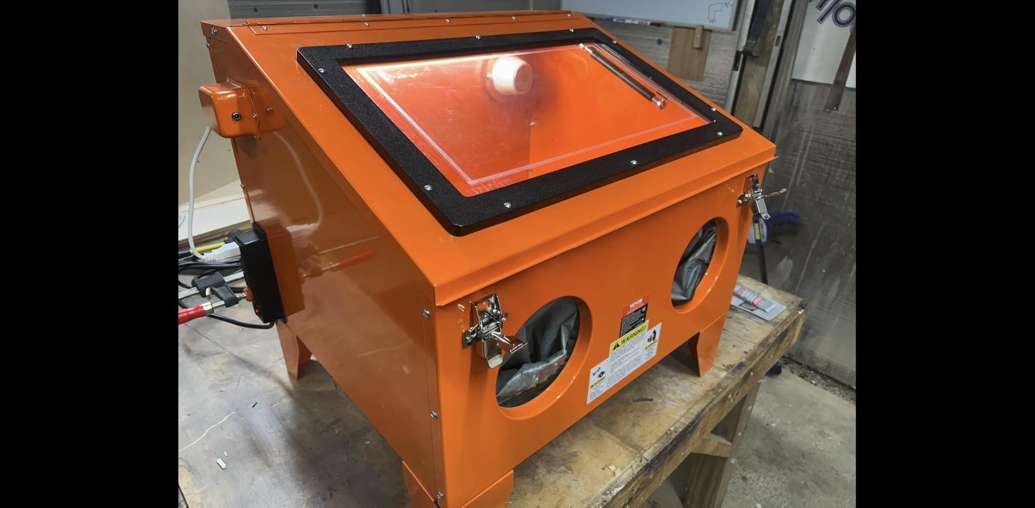 VEVOR 40 Gallon Sandblasting Cabinet, 40-120PSI Portable Benchtop Sand Blasting Cabinet, Heavy Duty Steel Sand Blaster with Blasting Gun & 4 Ceramic Nozzles for Paint, Stain, Rust Removal customer photo 2