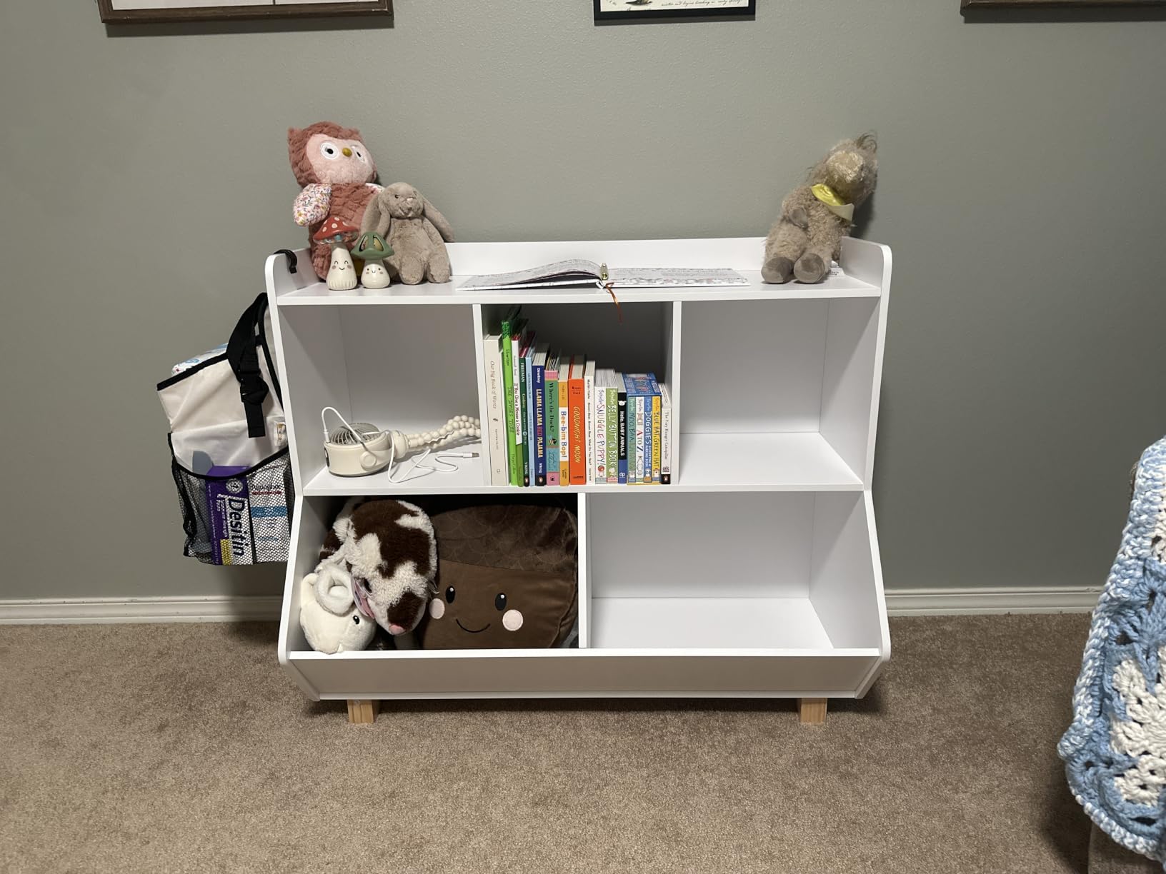 UTEX Wooden Kids Bookshelf & Toy Organizer, 5 Storage Cubes with Wood Legs, Cube Toy Storage Organizer, Rounded Edges, Anti-Tip Device, Water-Based Paint for Kids Room, Nursery, White customer photo 1