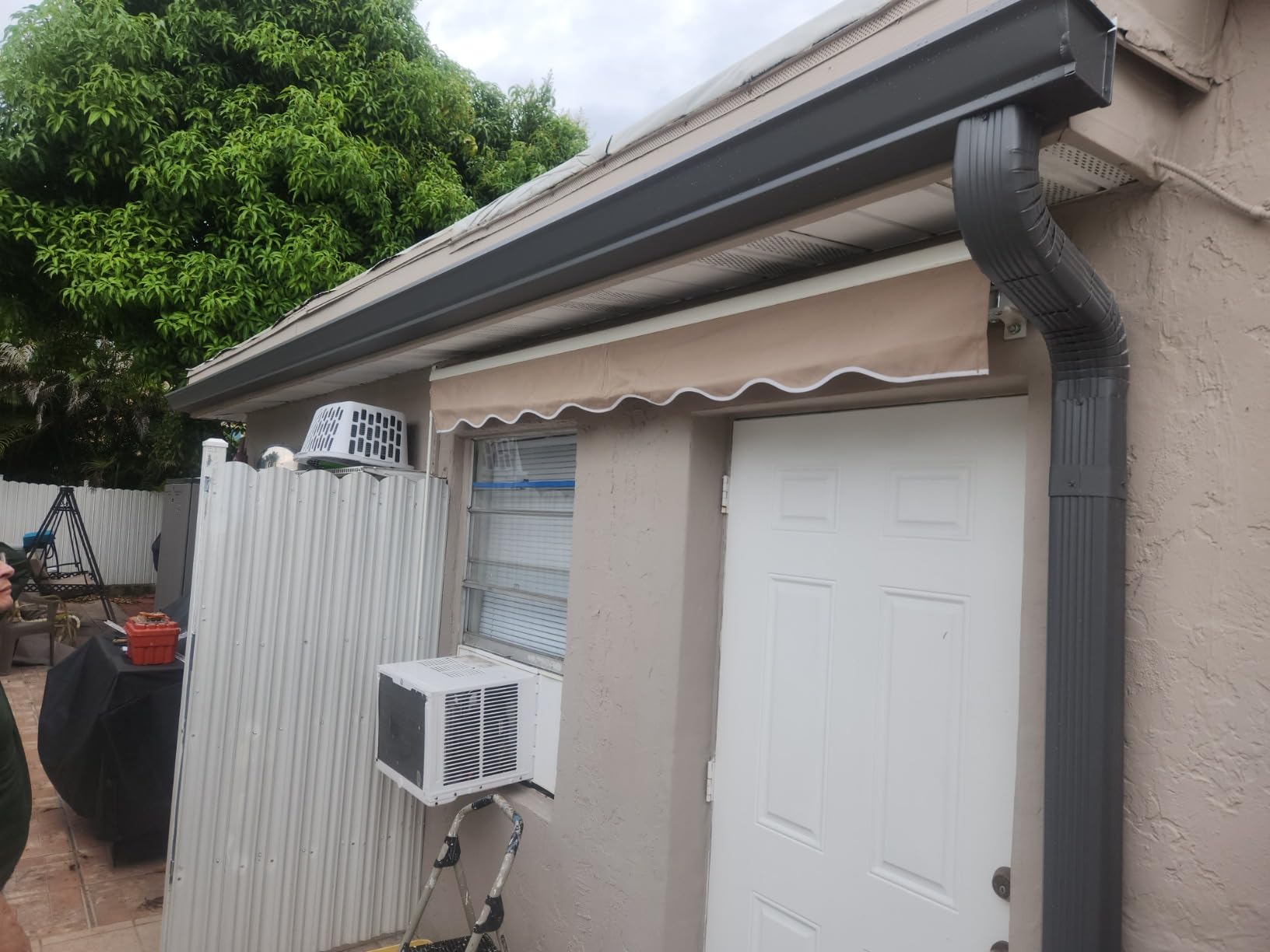 MEETWARM 13.1'x 8.2' Patio Awning Retractable Awning Cover for Sunshade Shelter, Outdoor Patio Canopy with Manual Crank Handle/Water-Resistant 280g/m² Polyester for Patio, Balcony, Yard, Gray customer photo 1
