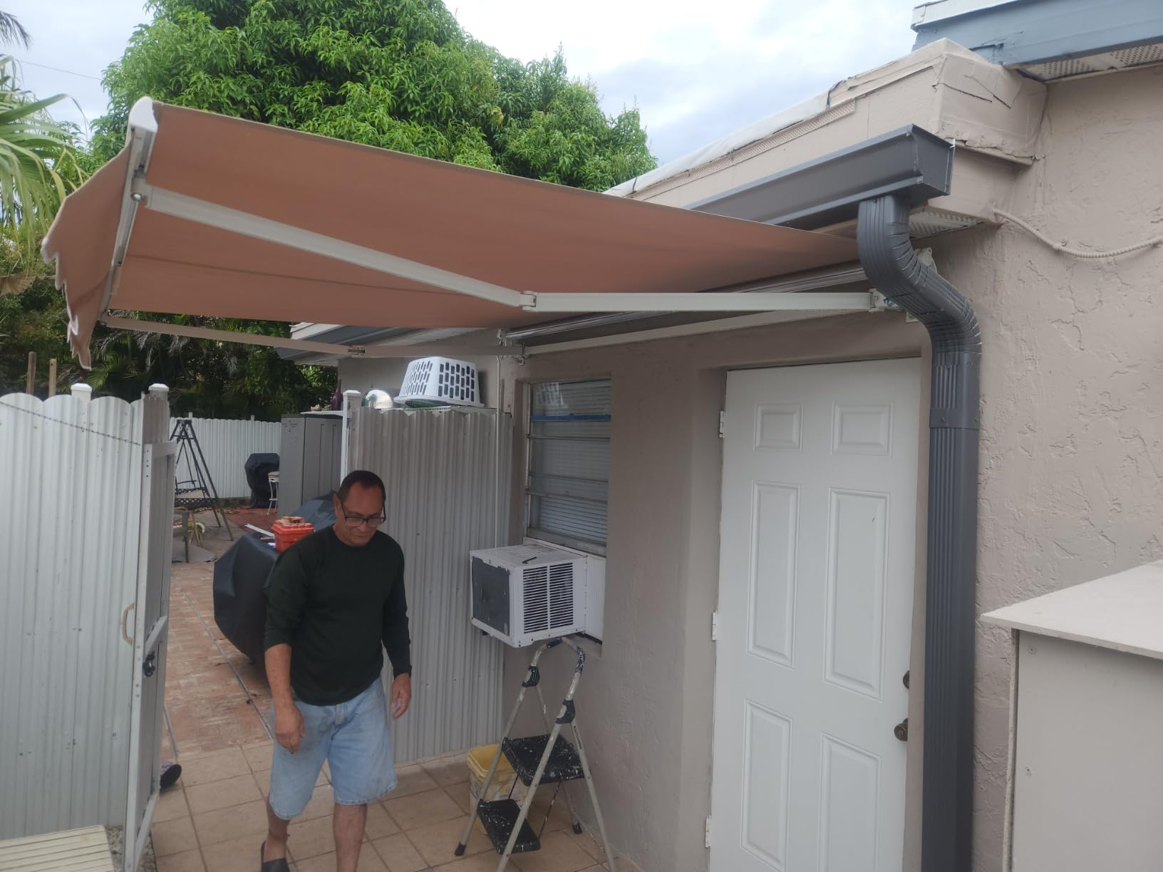 MEETWARM 13.1'x 8.2' Patio Awning Retractable Awning Cover for Sunshade Shelter, Outdoor Patio Canopy with Manual Crank Handle/Water-Resistant 280g/m² Polyester for Patio, Balcony, Yard, Gray customer photo 2