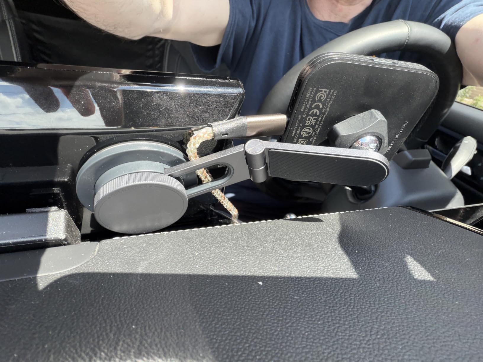Andobil Upgrade Tesla Phone Mount Strong Magnet & Foldable MagSafe Car Mount customer photo 1