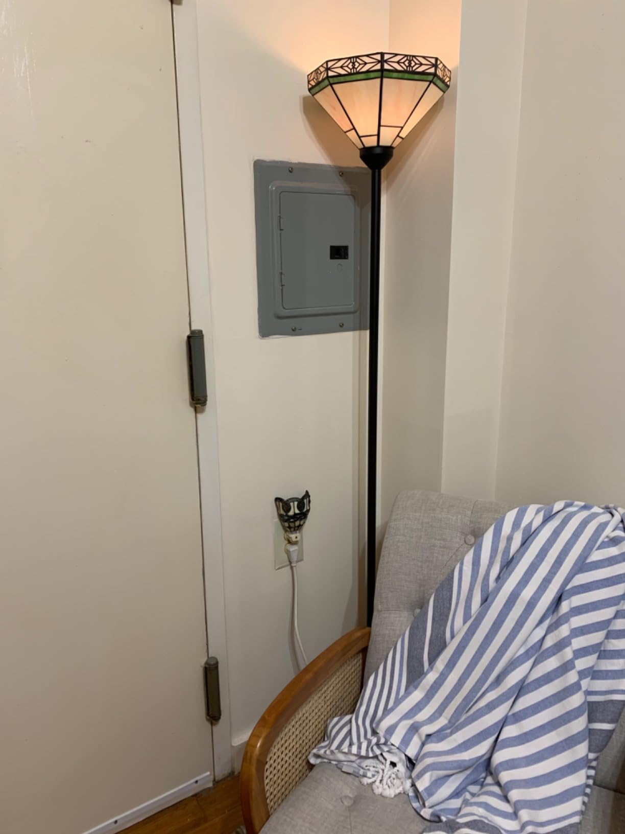 Floor Lamp with Stained Glass Shade, Vintage Style Torchiere Standing Lamp, Tall Pole Lamp with Foot Switch, Mid Century Modern Decorative Corner Light for Living Room Bedroom Home Office (E26 Base) customer photo 1
