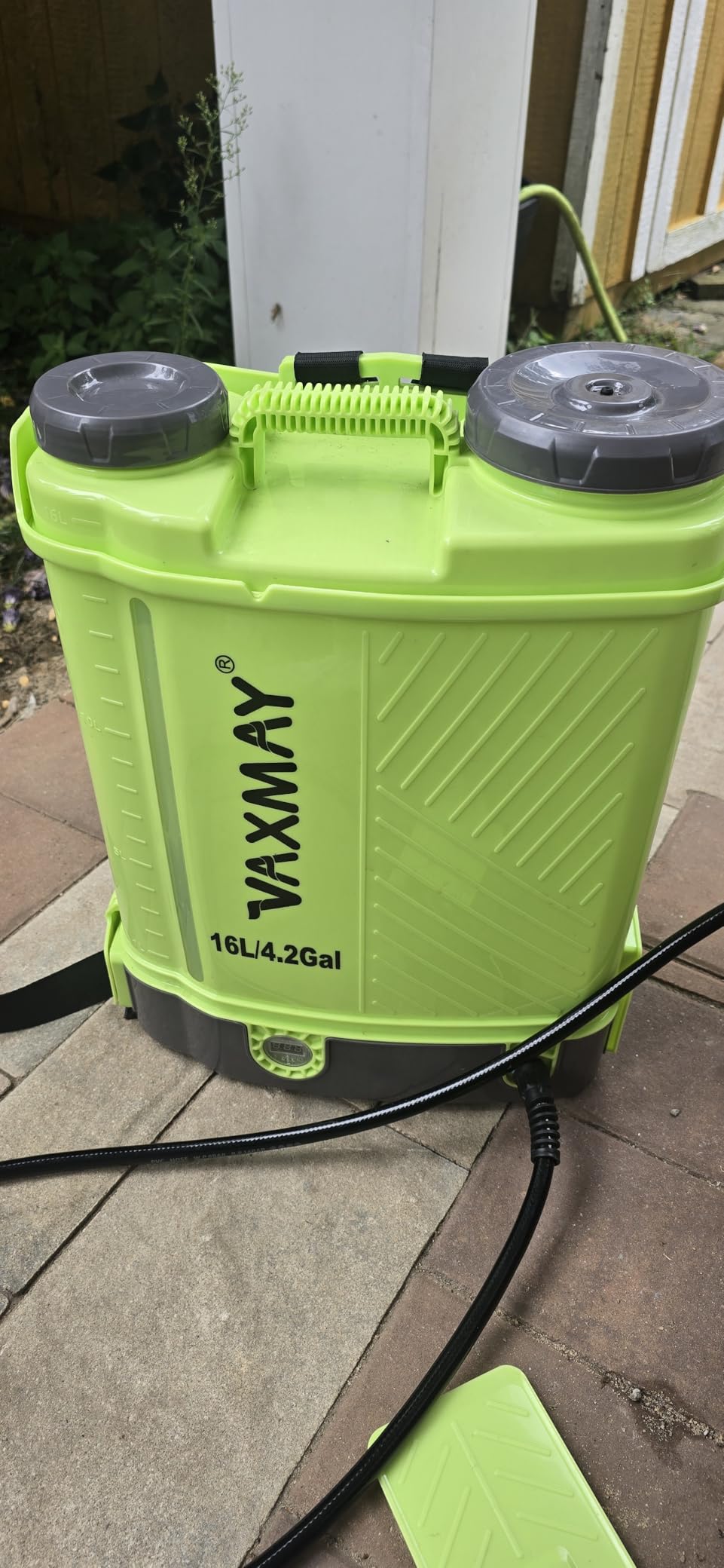 Battery Powered Backpack Sprayer 4 Gallon, VAXMAY 100 PSI Electric Garden Sprayer Works with Makita 18V Battery, Weed Yard Sprayer with Telescopic Wand, 5 Nozzles, 2.6 Ah Battery & Charger Included customer photo 2