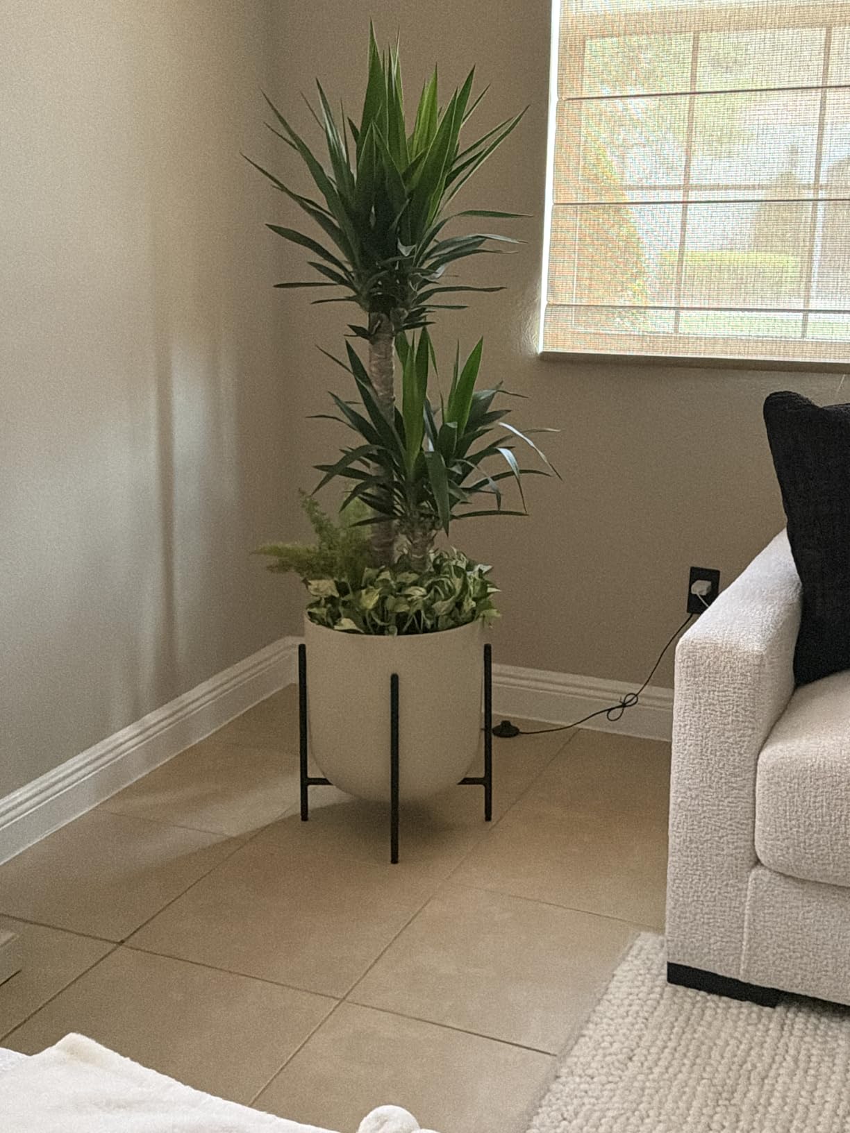 Veradek Mason Series Raised Lima Planter - Round Planter with Stand | Made From a Durable Plastic-Stone Composite & Comes With Metal Stand. Modern Porch/Patio Décor customer photo 1