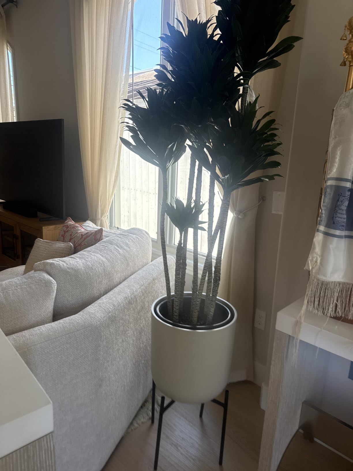 Veradek Mason Series Raised Lima Planter - Round Planter with Stand | Made From a Durable Plastic-Stone Composite & Comes With Metal Stand. Modern Porch/Patio Décor customer photo 2