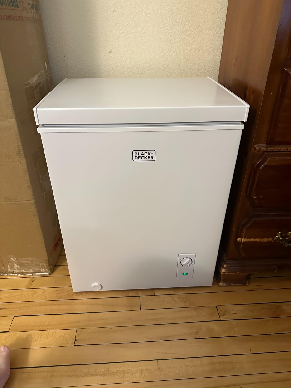 BLACK+DECKER 2.0 Cu. Ft. Compact Chest Freezer, BCFK206, White | Deep Freezer Holds Up To 70 Lbs. of Frozen Food, Removable Storage Basket, Mechanical Temperature Control, Manual Defrost customer photo 1