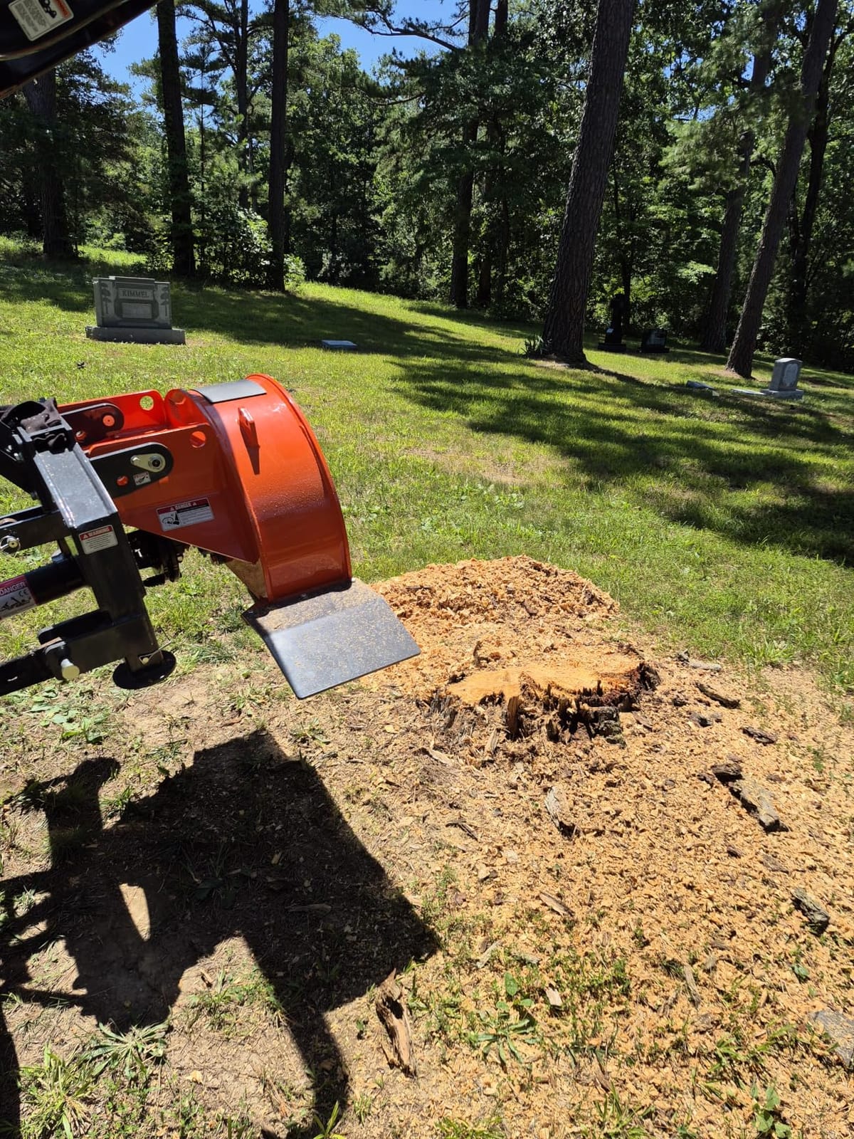 MechMaxx Heavy Duty 3-Point PTO Powered Stump Root Grinder For 15-45HP Tractors With 34 Carbide Teeth, 6'' Cutting Depth, 24'' Flywheel Diameter, Model SG24 Orange customer photo 2