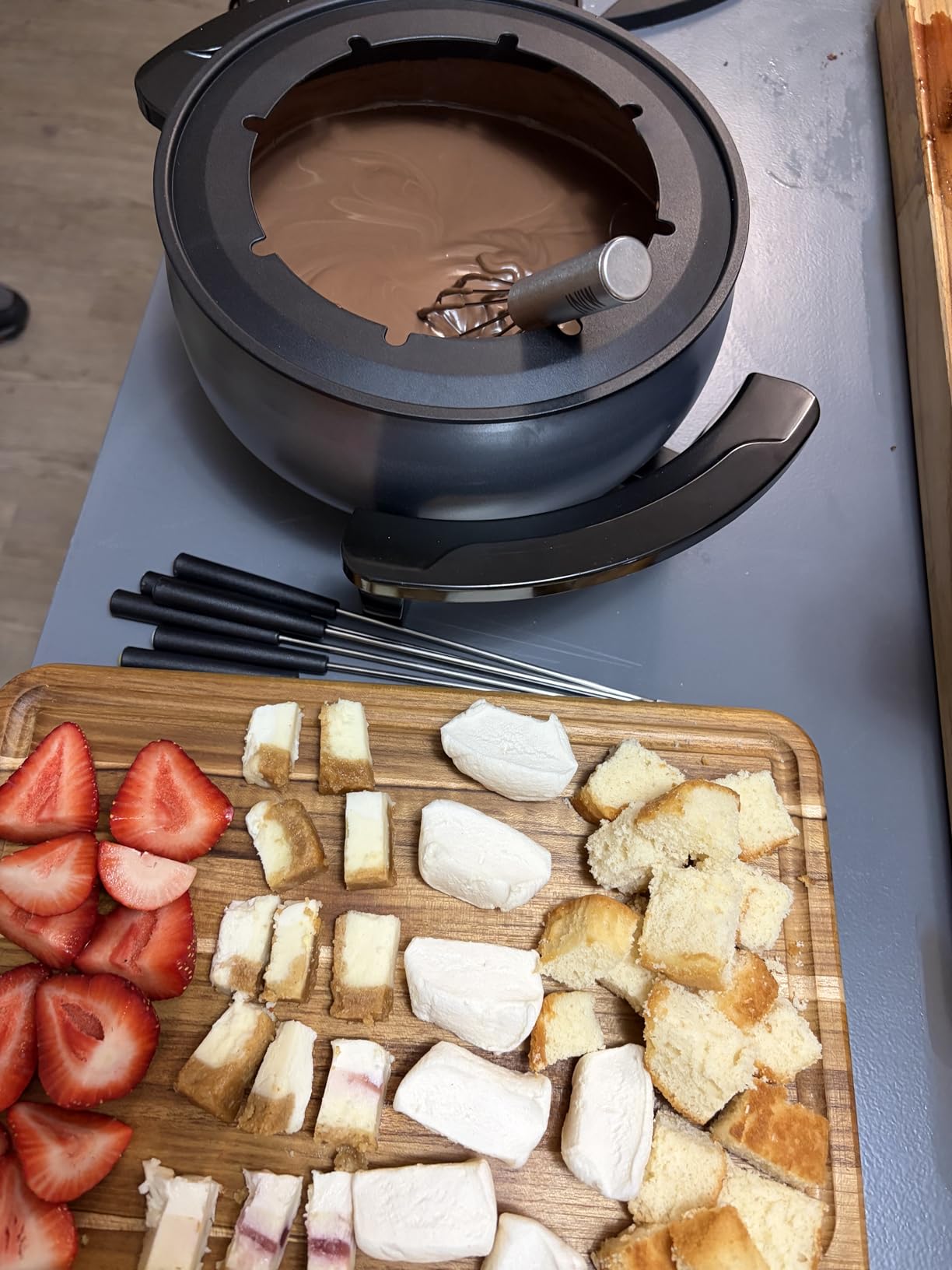 Hamilton Beach 12 Cup Electric Fondue Pot Set with Temperature Control | 3 Quart PFAS-Free Nonstick Interior For Cheese, Chocolate, Hot Oil, Broth | Includes 6 Color-Coded Forks | Gray | 86202 customer photo 2