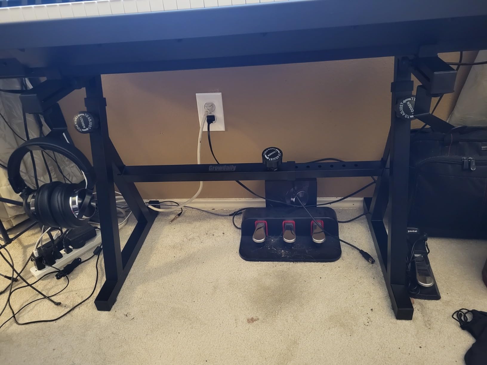 GrowDaily Keyboard Stand Piano Duty Stand Z Style Adjustable Keyboard Holder Piano Keyboard Stand Fits 54, 61 And 88 Keys Electric Keyboards Digital Pianos customer photo 2