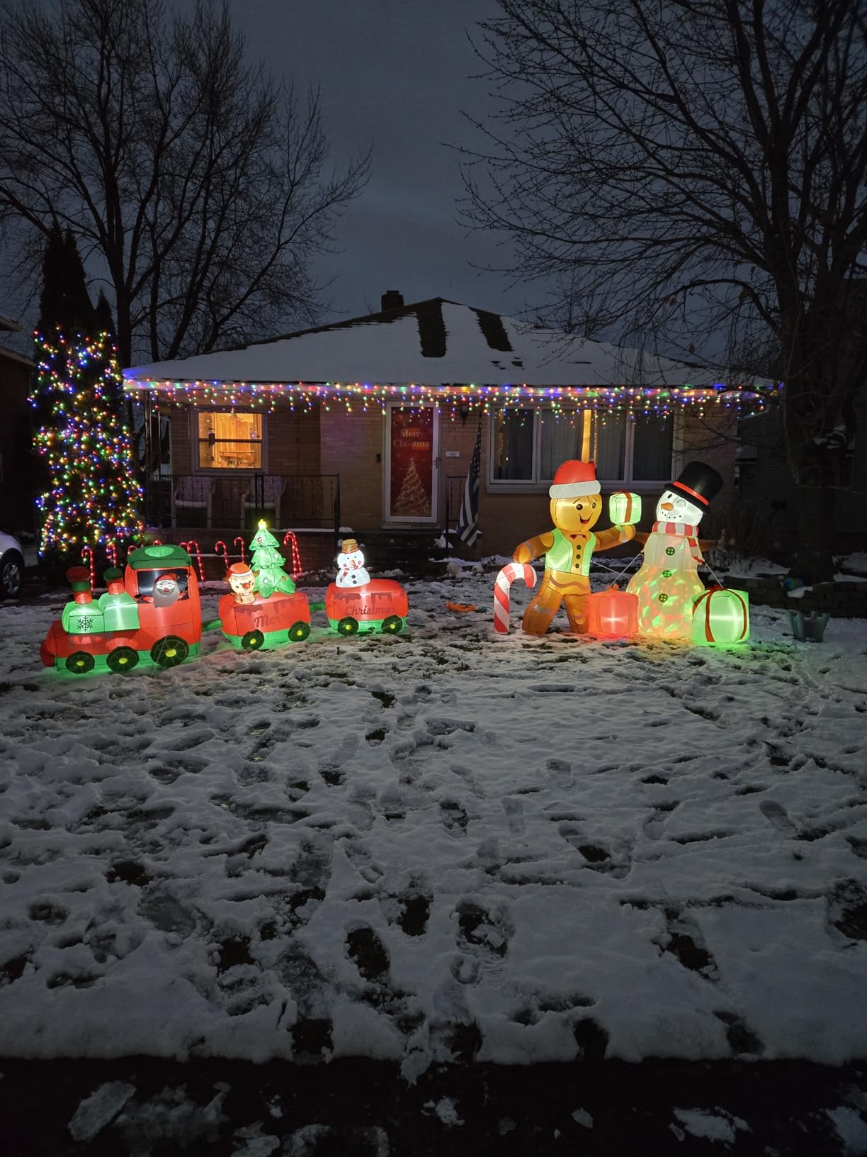 COOLWUFAN 6 FT Christmas Decorations Outdoor Inflatables Gingerbread Man Snowman Blow Up Yard Decor, Outdoor Inflatables Decorations with Rotating LED Light for Garden Patio Lawn Holiday Party Xmas customer photo 1